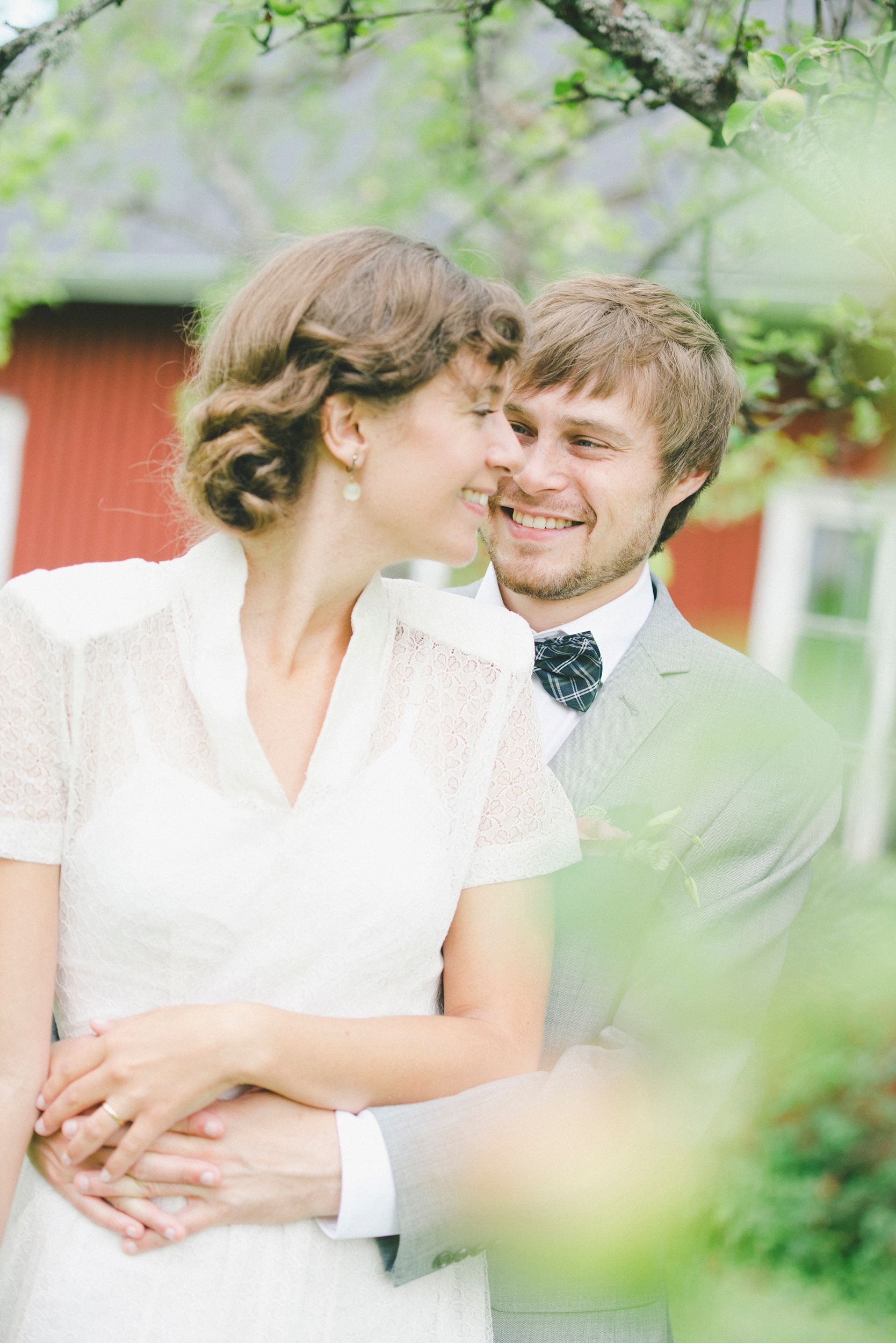 Anna och Davids bröllopsdag på Sillegården och Västra Ämterviks kyrka. Fotograf Rebecca Nordin.