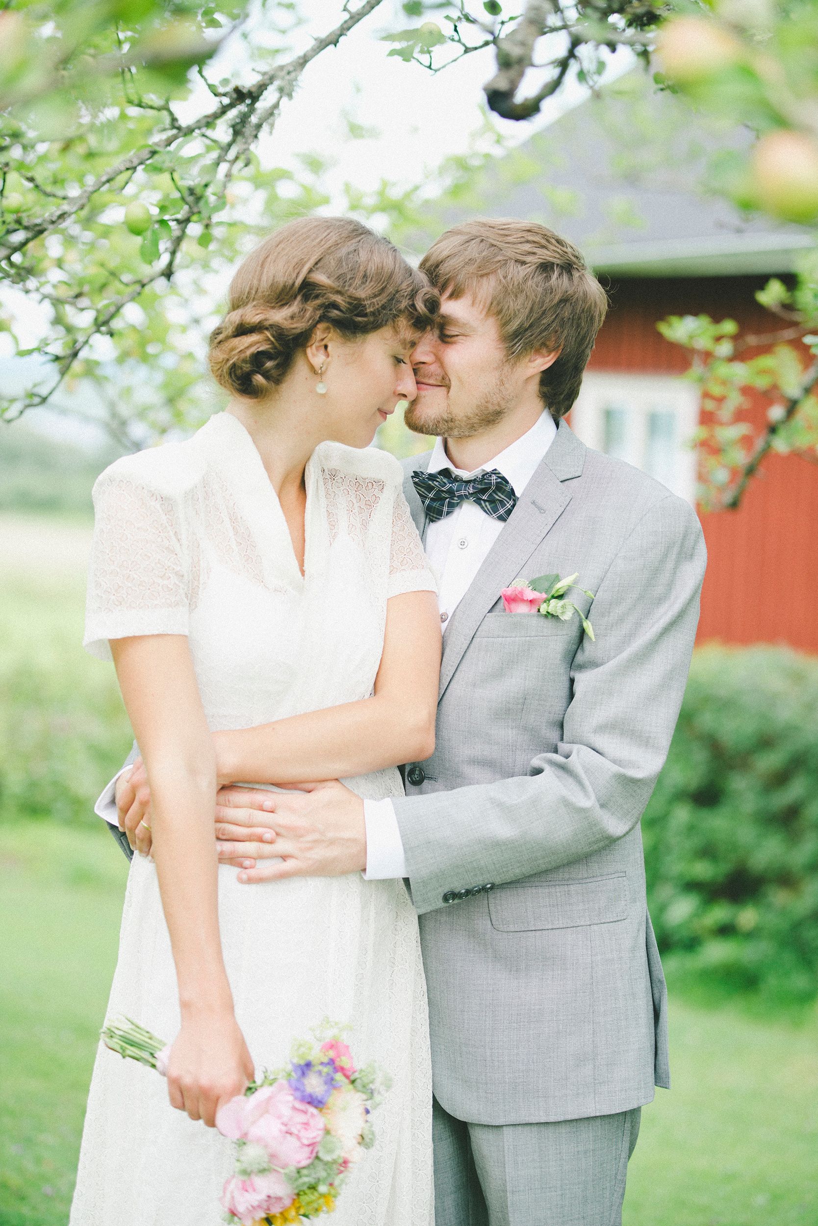 Anna och Davids bröllopsdag på Sillegården och Västra Ämterviks kyrka. Fotograf Rebecca Nordin.