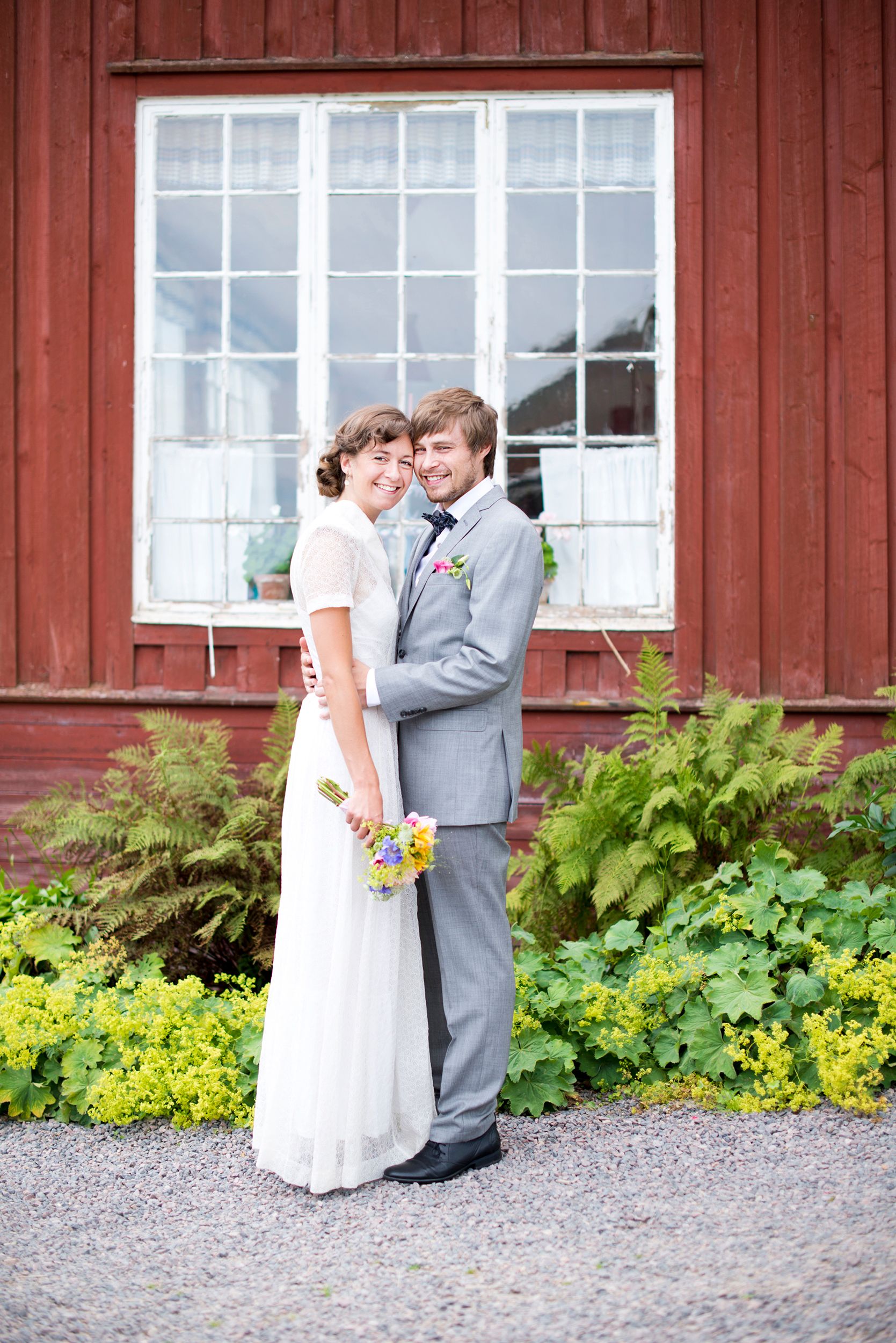 Anna och Davids bröllopsdag på Sillegården och Västra Ämterviks kyrka. Fotograf Rebecca Nordin.