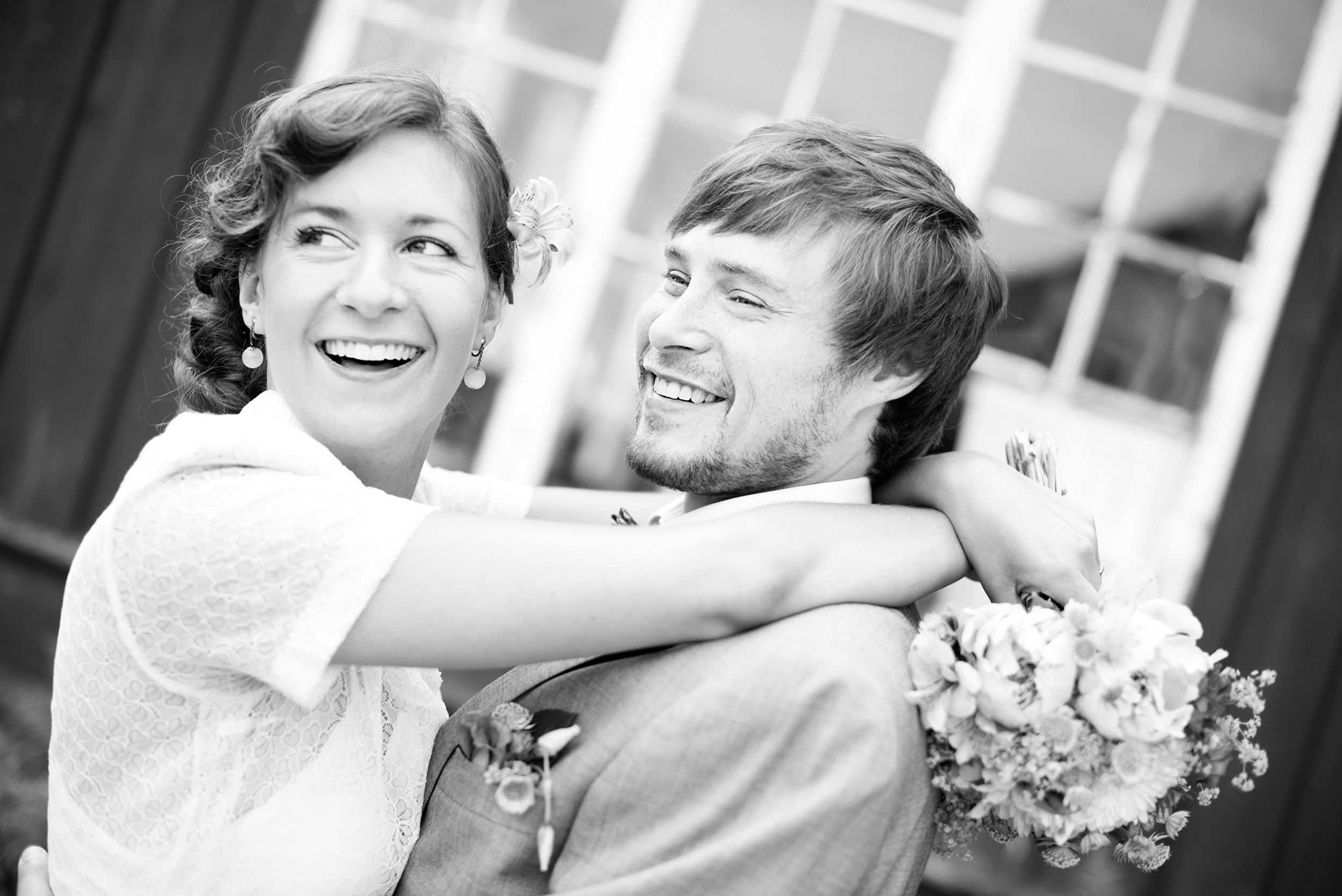 Anna och Davids bröllopsdag på Sillegården och Västra Ämterviks kyrka. Fotograf Rebecca Nordin.