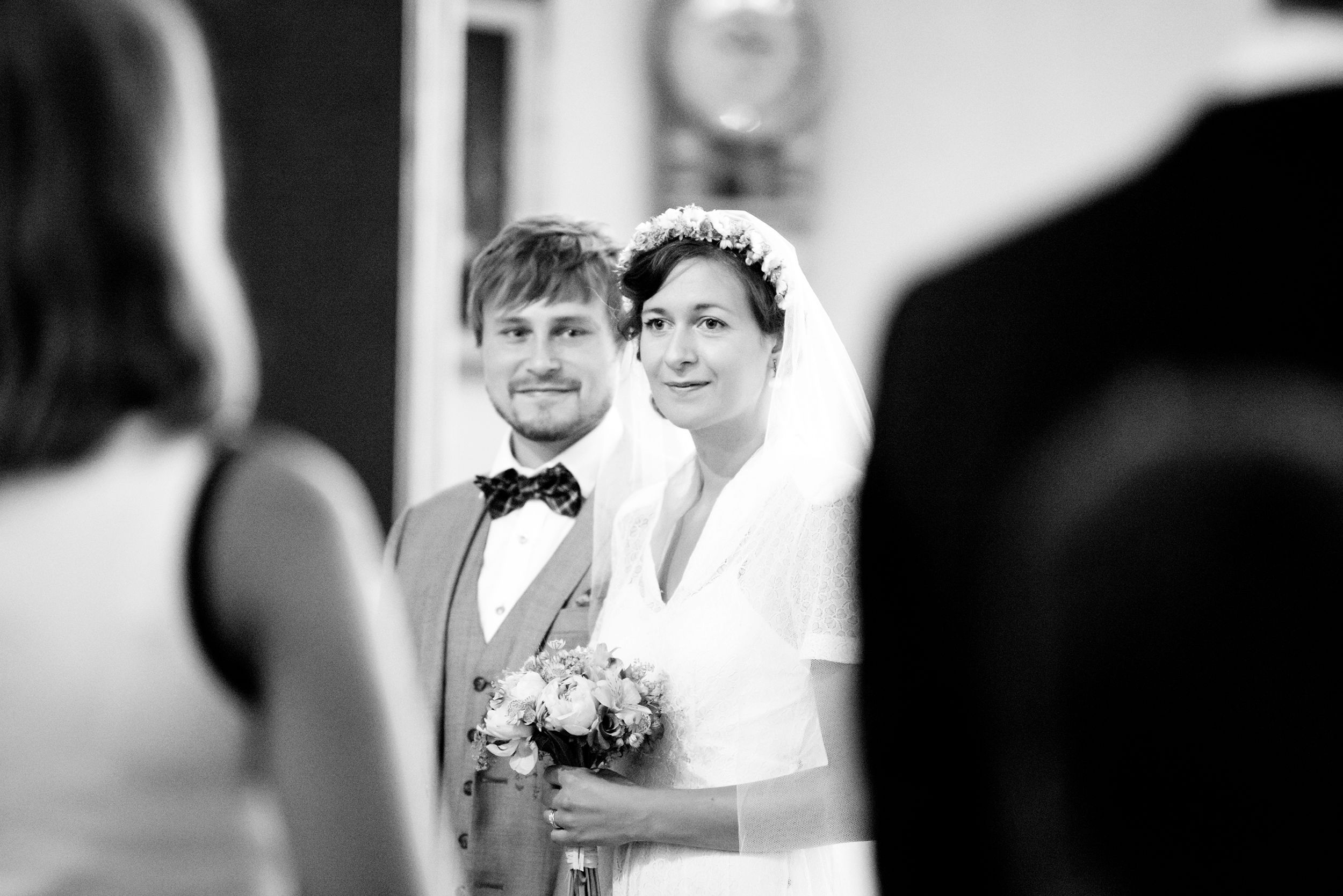 Anna och Davids bröllopsdag på Sillegården och Västra Ämterviks kyrka. Fotograf Rebecca Nordin.