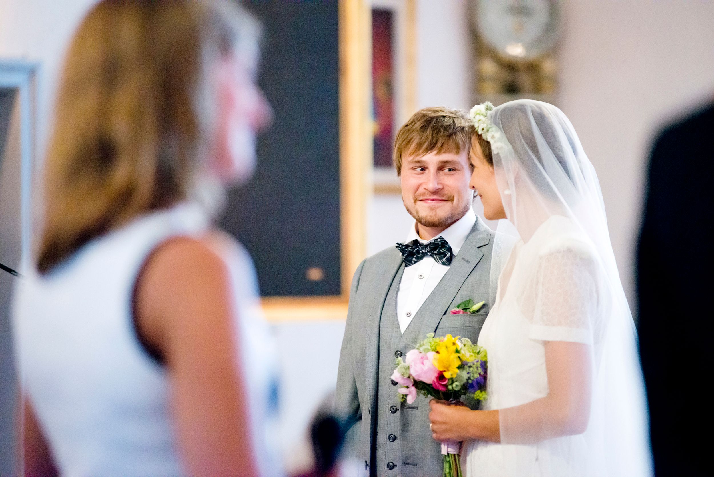 Anna och Davids bröllopsdag på Sillegården och Västra Ämterviks kyrka. Fotograf Rebecca Nordin.