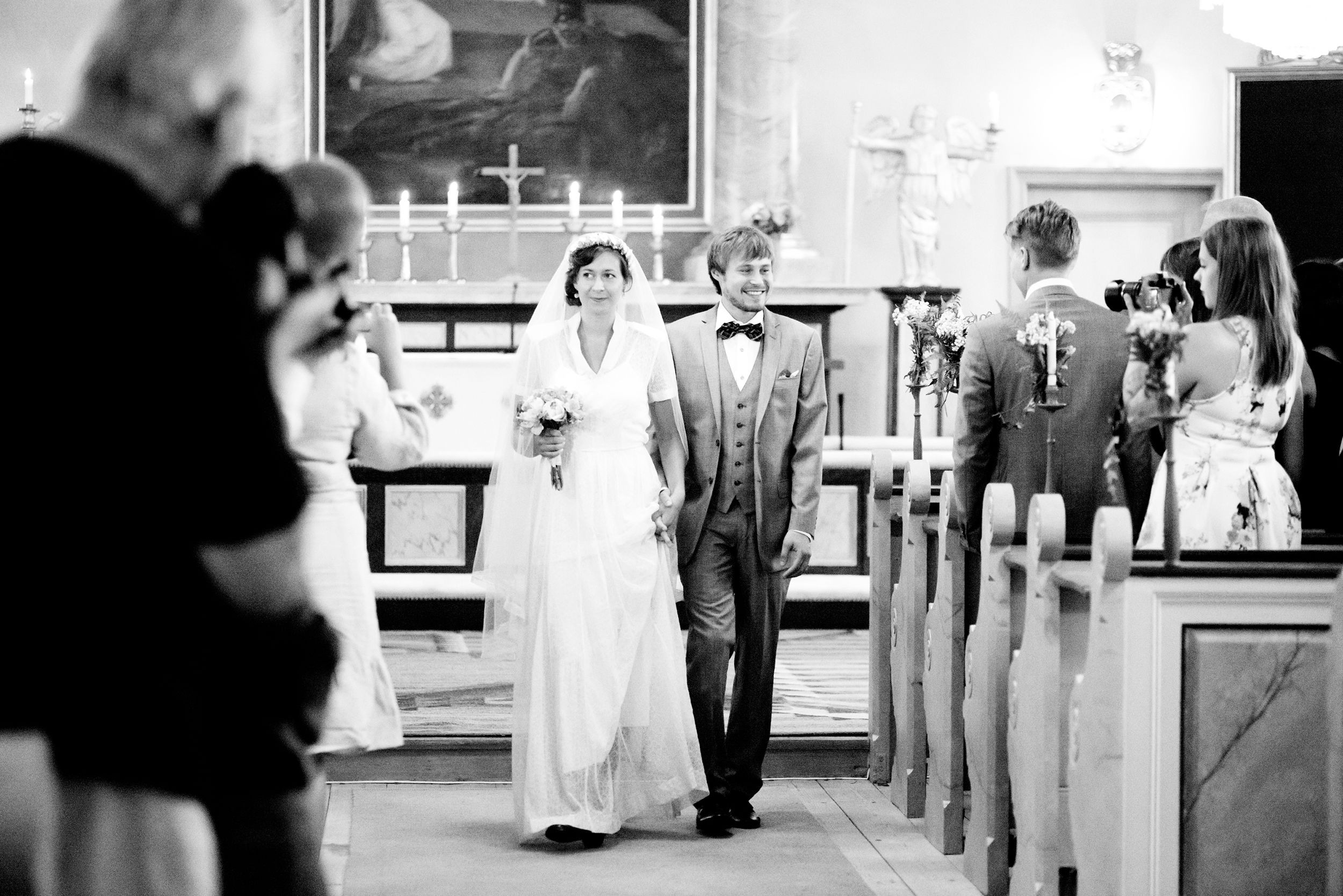 Anna och Davids bröllopsdag på Sillegården och Västra Ämterviks kyrka. Fotograf Rebecca Nordin.