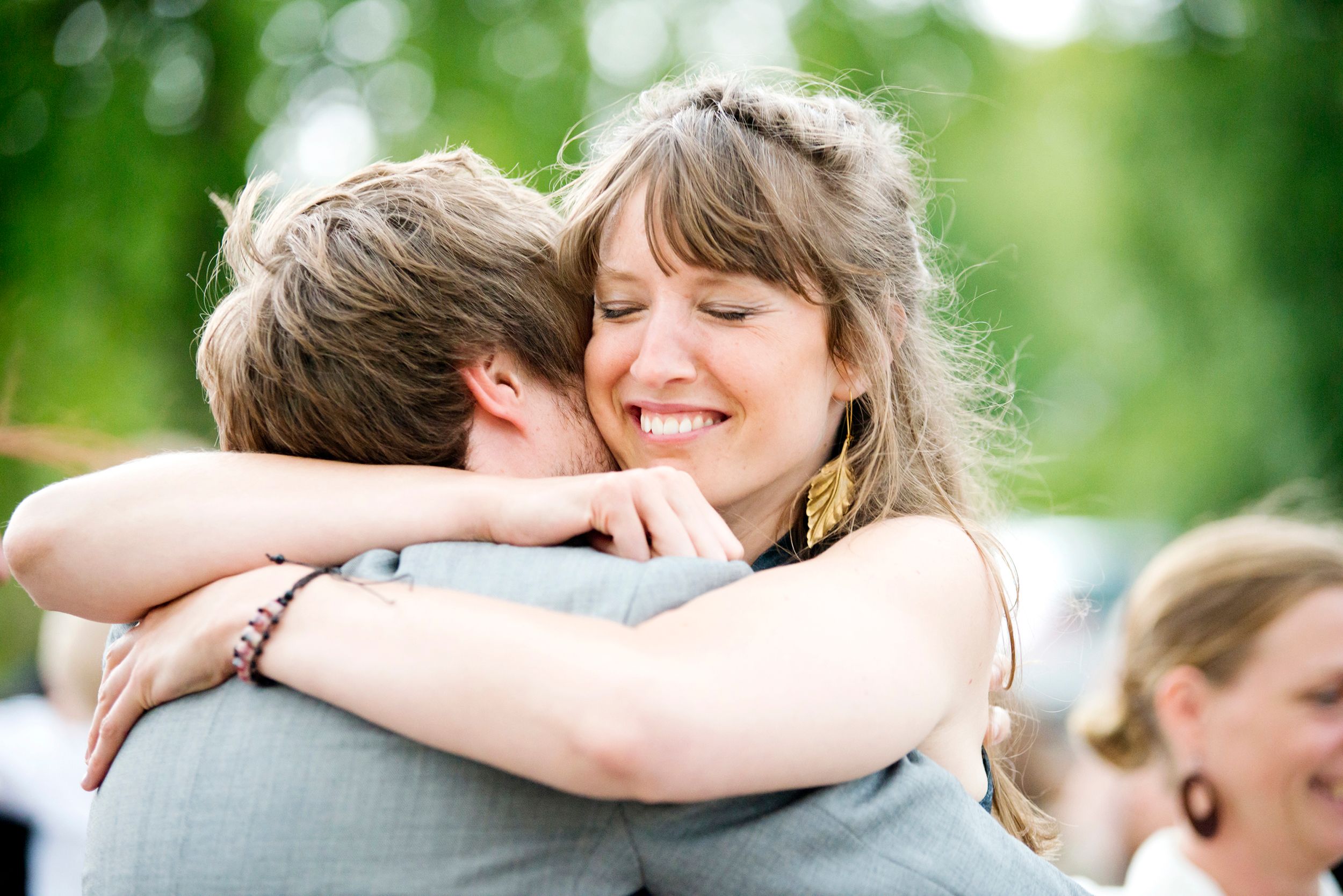 Anna och Davids bröllopsdag på Sillegården och Västra Ämterviks kyrka. Fotograf Rebecca Nordin.