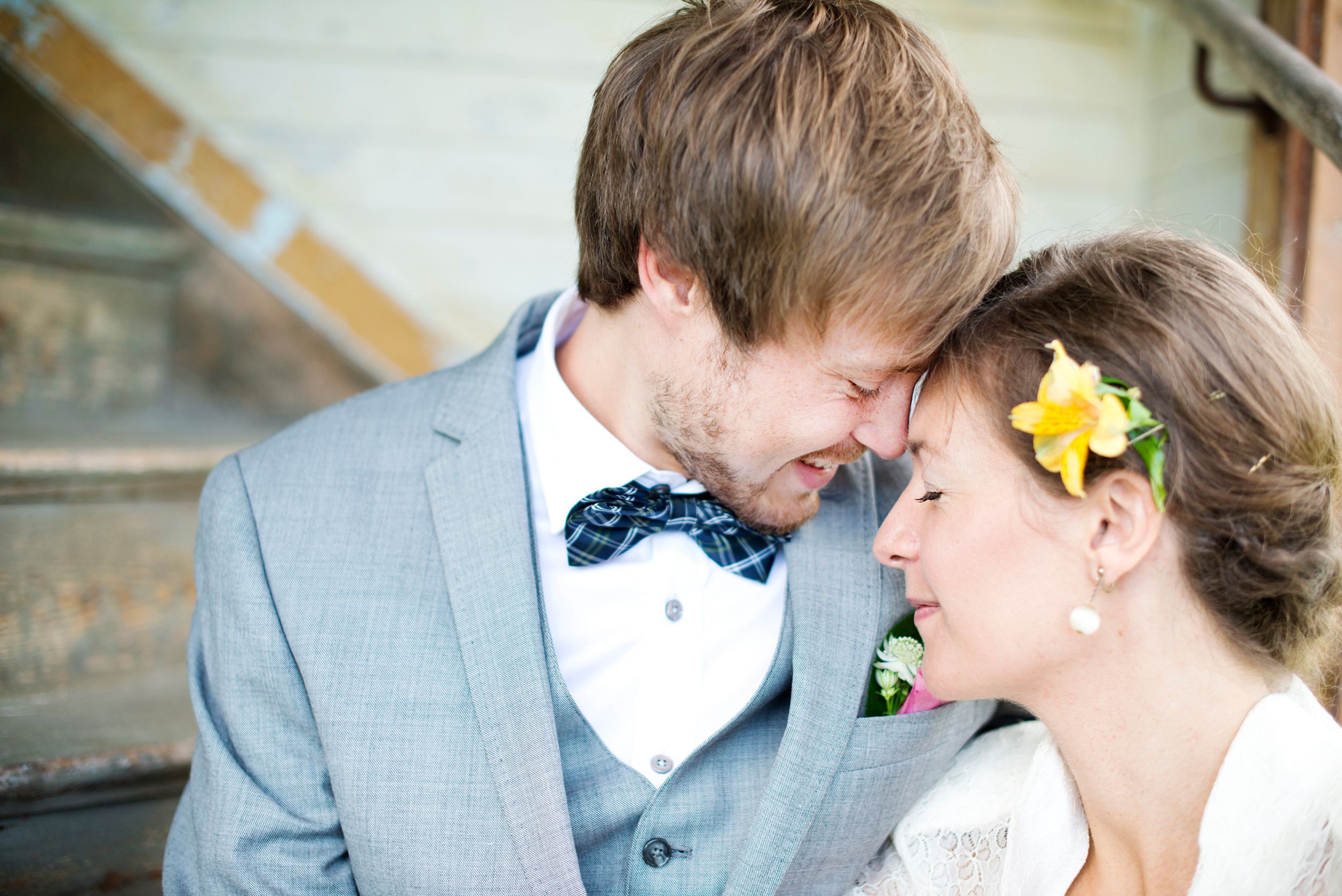 Anna och Davids bröllopsdag på Sillegården och Västra Ämterviks kyrka. Fotograf Rebecca Nordin.