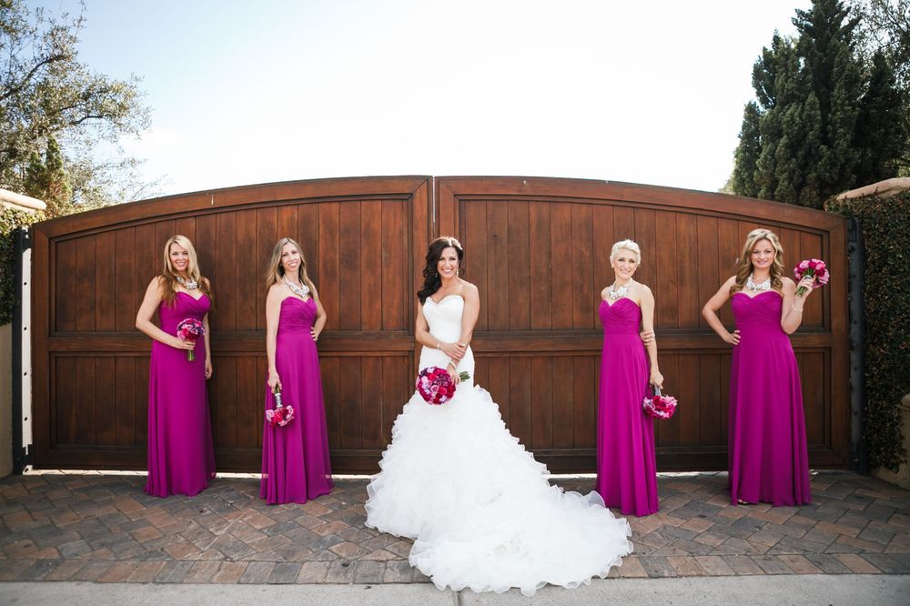 A panoramic sequence shows a wedding party in magenta dresses posing against a rustic wooden wall backdrop.