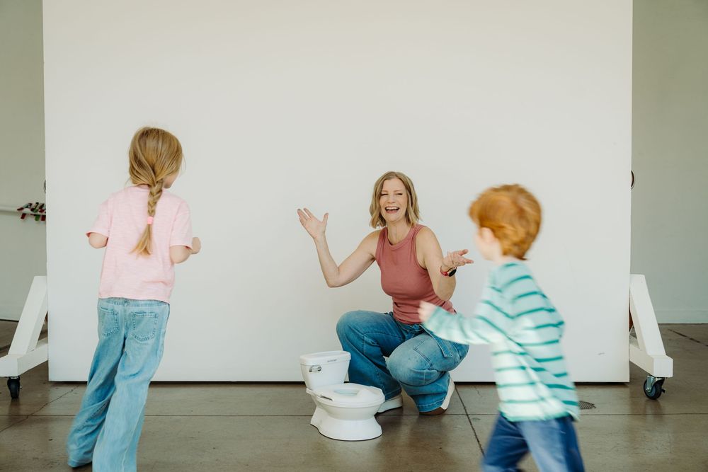 Wizzy Fizzies founder Angie mixing colors with her kids during a Denver brand photography session with McGlone Photography.