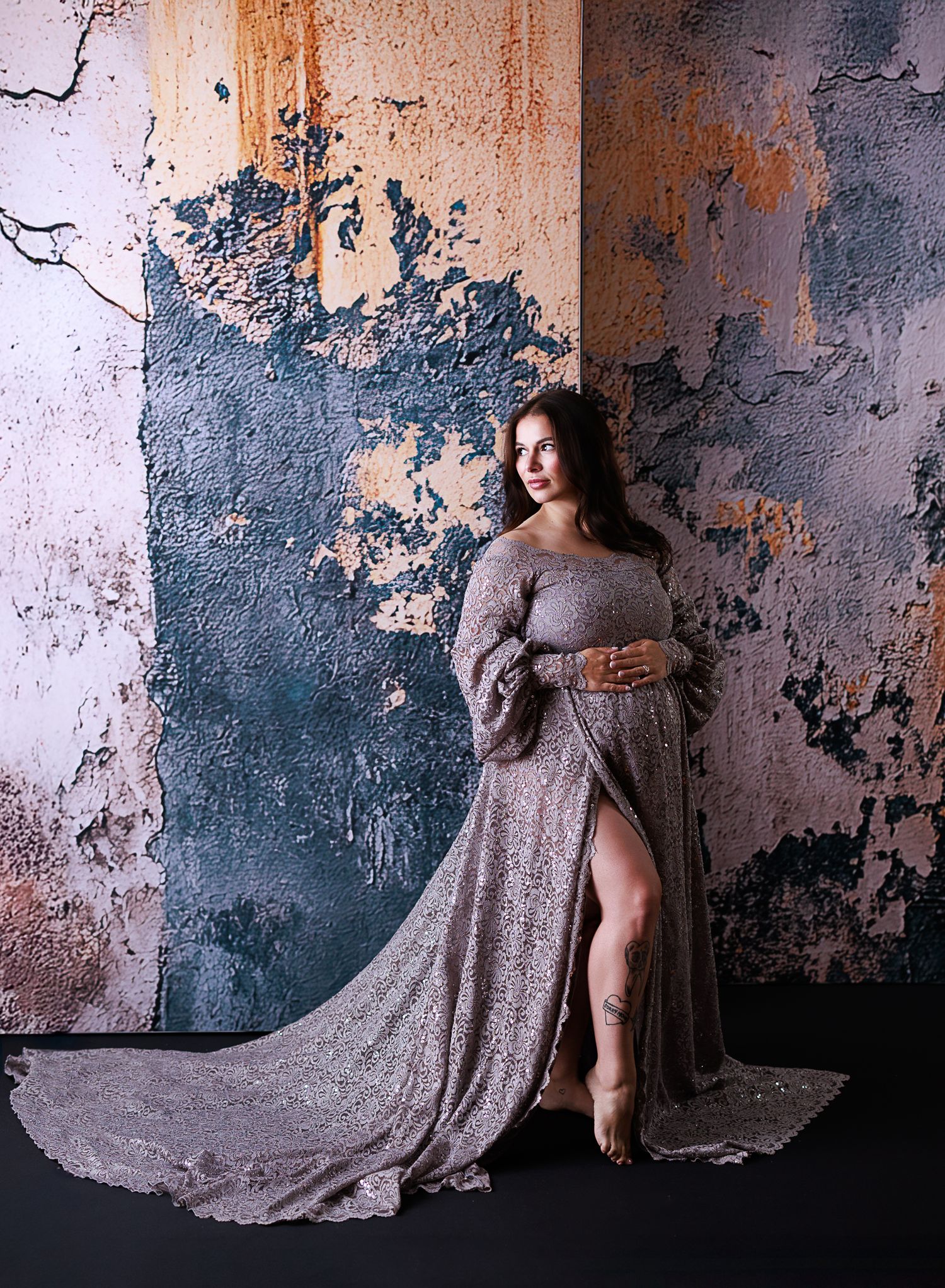 A fine art style maternity indoor photoshoot
