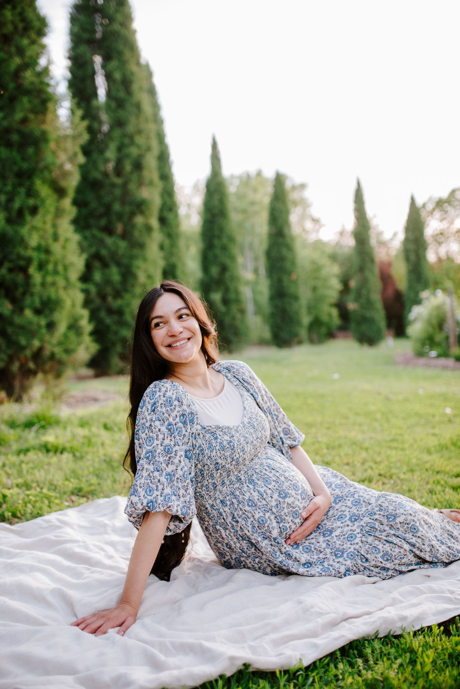 Maternity pregnancy photo session in Sedgwick County Park, family pictures in Wichita, KS, by Jessica Nadine Photography