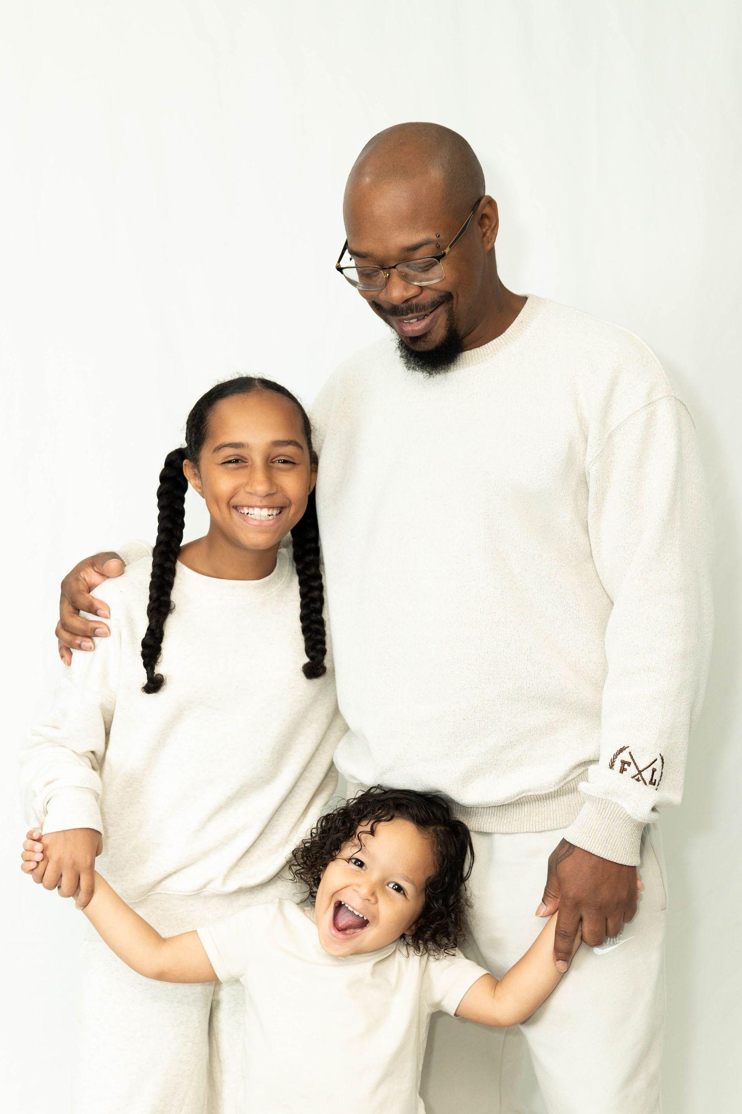minimalistic family photoshoot at studio with neutral color pallet. Autumn Case with DreamStudios captures beautiful candid family portraits