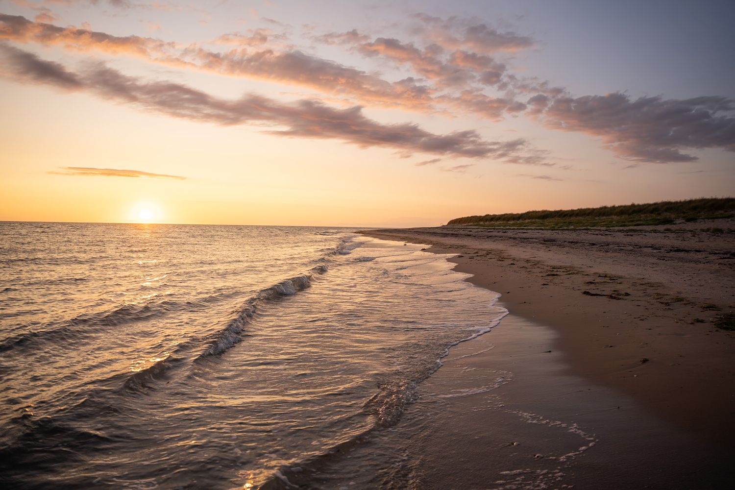 Coucher de soleil à la plage de la pointe d'Agon Coutainville dans le département de la Manche en Normandie - Cotentin.