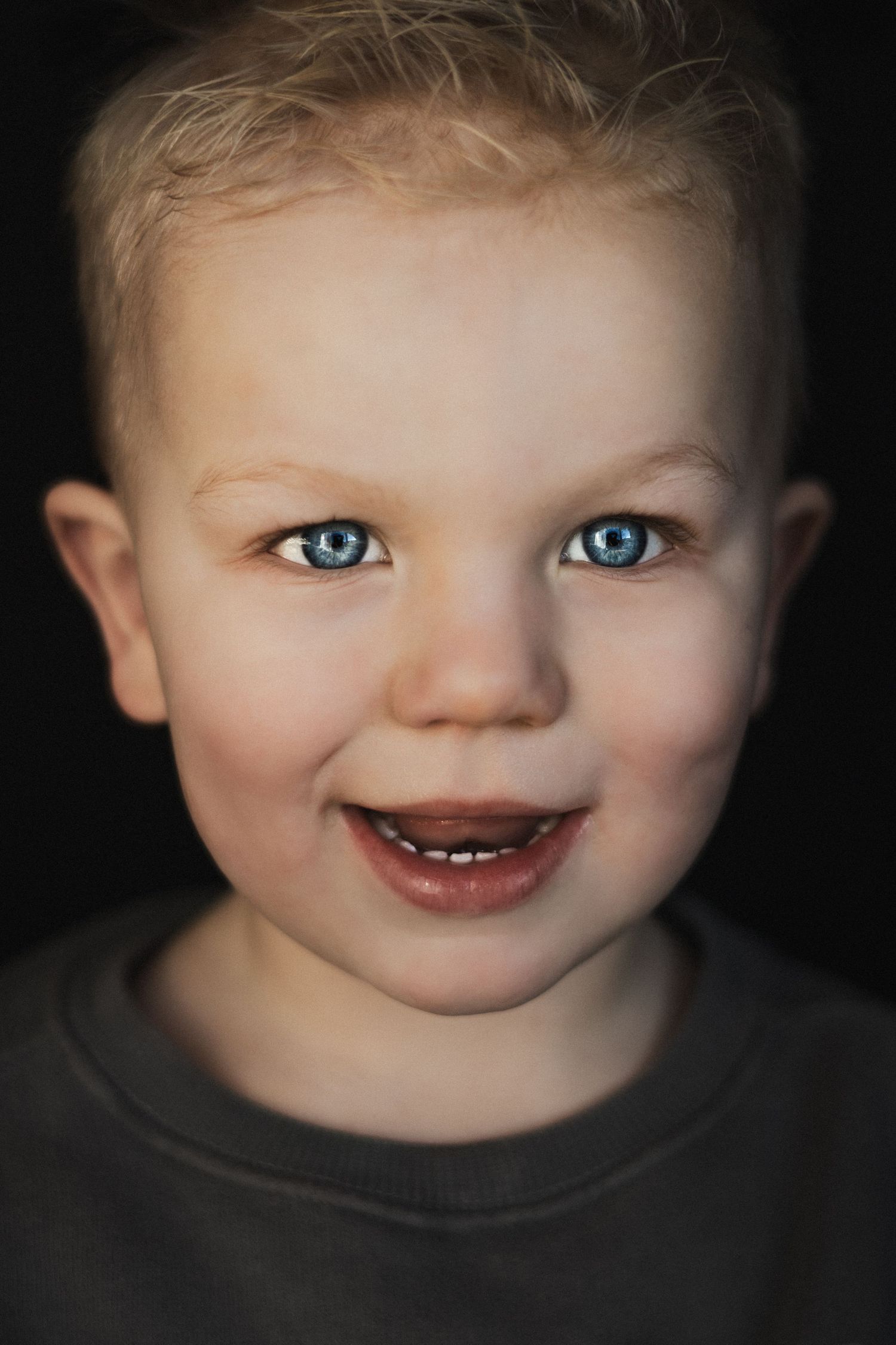 Portret jongens peuter kleur