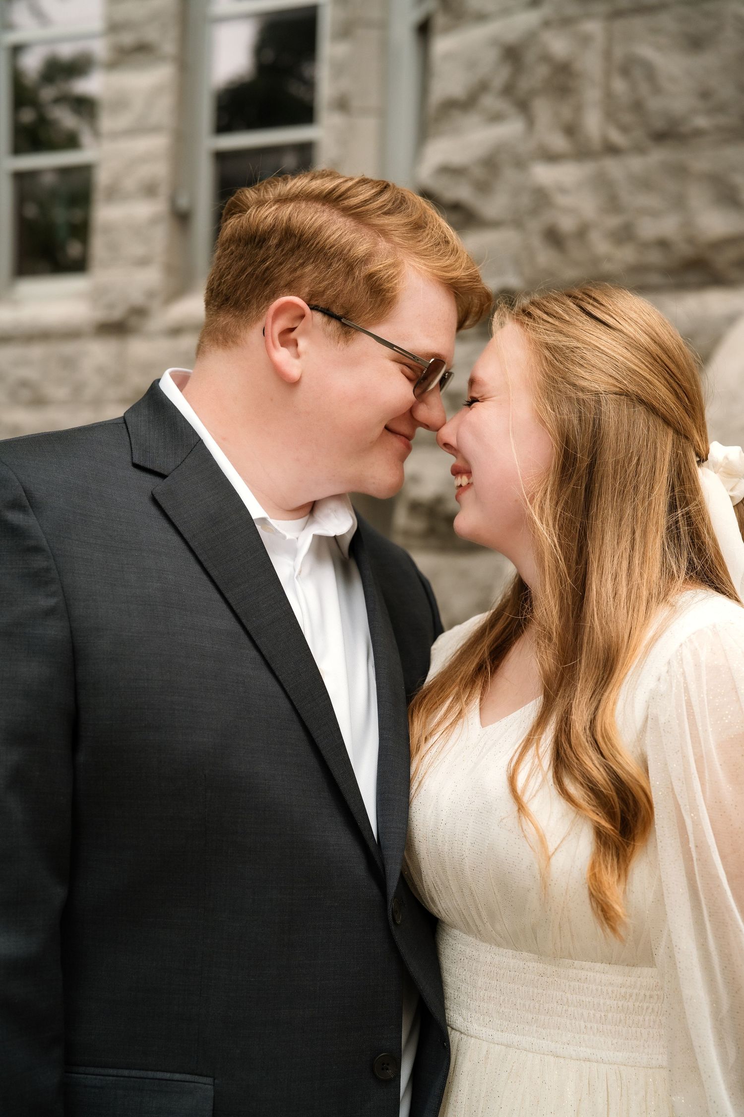 documentary-style wedding photographer takes romantic courthouse engagement photos in downtown Carthage, Missouri historic square