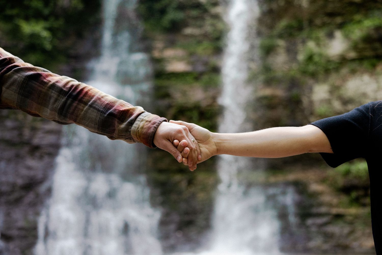 ponca Arkansas couples shoot at a waterfall