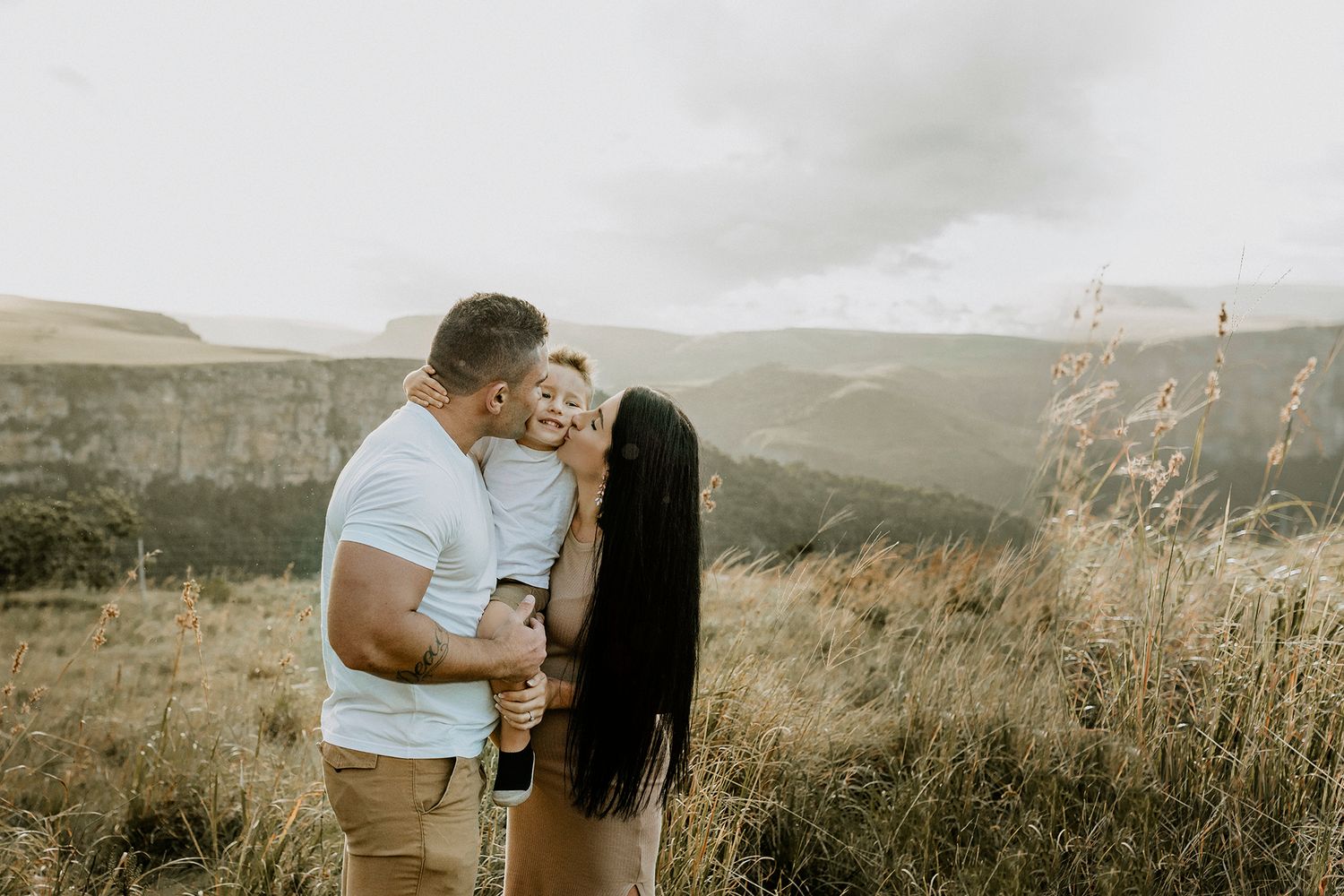 Family photo shoot in Port Edward, KwaZulu-Natal. Maternity photo shoot. South Coast photographer. Family photography. Family photos.