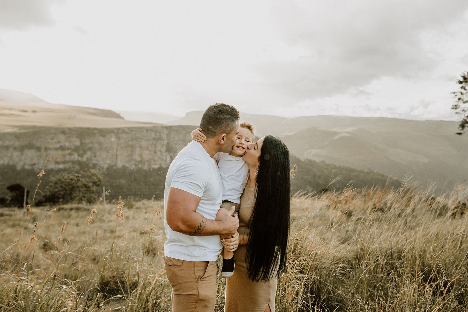 Family photo shoot in Margate, KwaZulu-Natal. Maternity photo shoot. South Coast photographer. Family photography. Family photos.