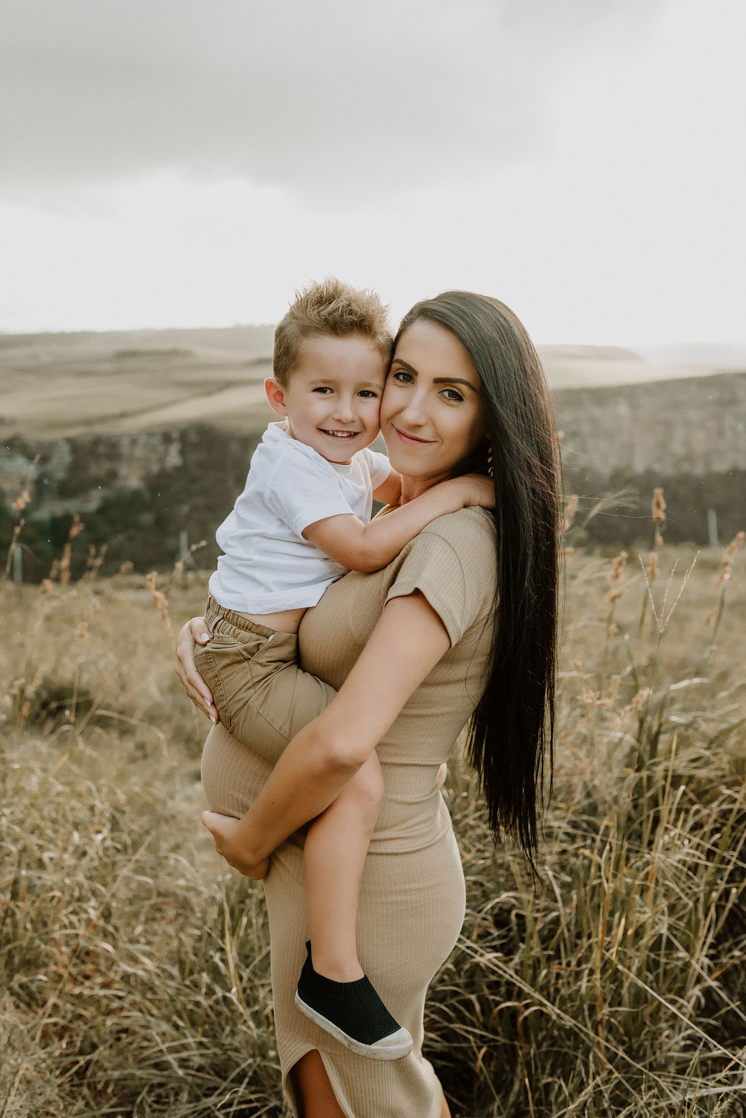 Family photo shoot in Leisure Bay, KwaZulu-Natal. Maternity photo shoot. Port Edward photographer. Family photography. Family photos.