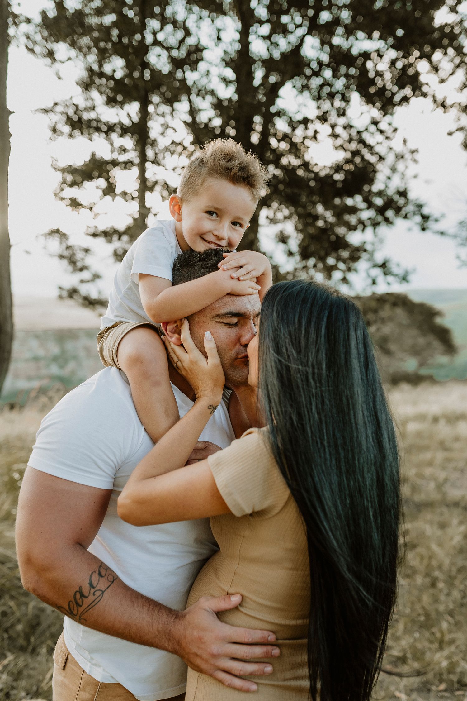 Family photo shoot in Leisure Bay, KwaZulu-Natal. Maternity photo shoot. Port Edward photographer. Family photography. Family photos.