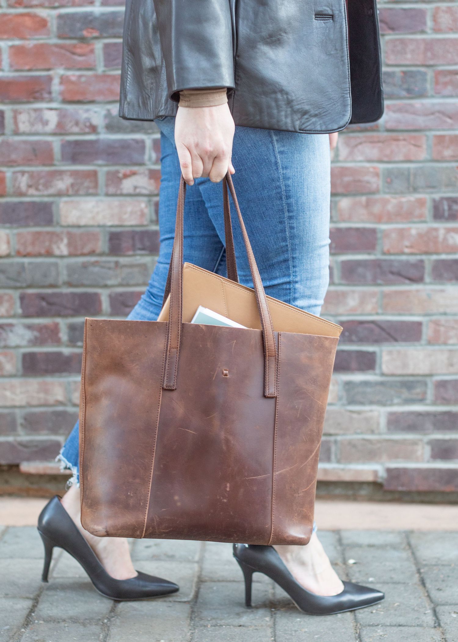 Local business owner working with her tools during an on-location branding session.
