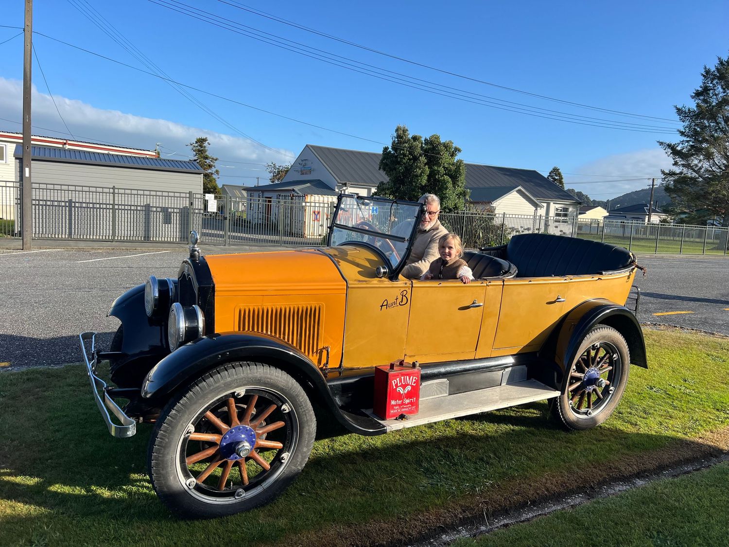 stewart nimmo driving his 1923 Buick vintage car