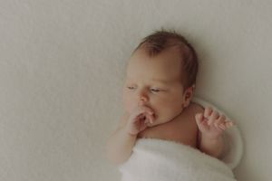 Newborn Foto-Shooting im Tageslichtstudio Schöftland