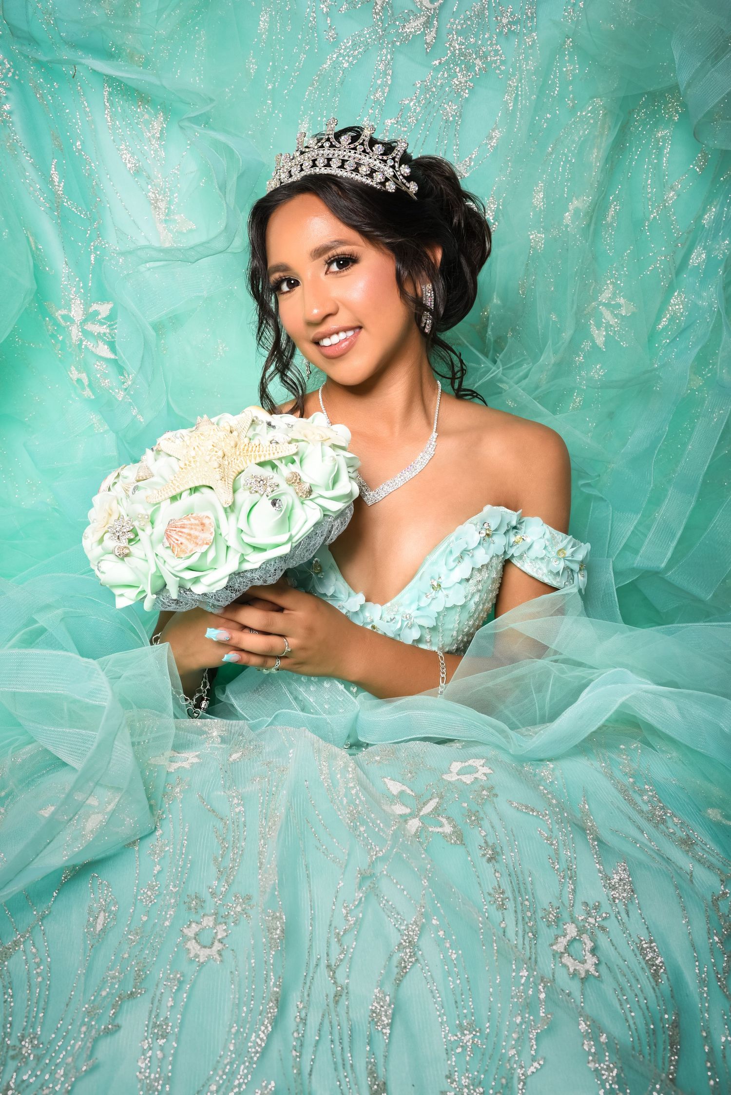 Luxury Denton Quince photography featuring unforgettable Sweet 15 portraits by a trusted Quince photographer serving Denton and nearby Texas