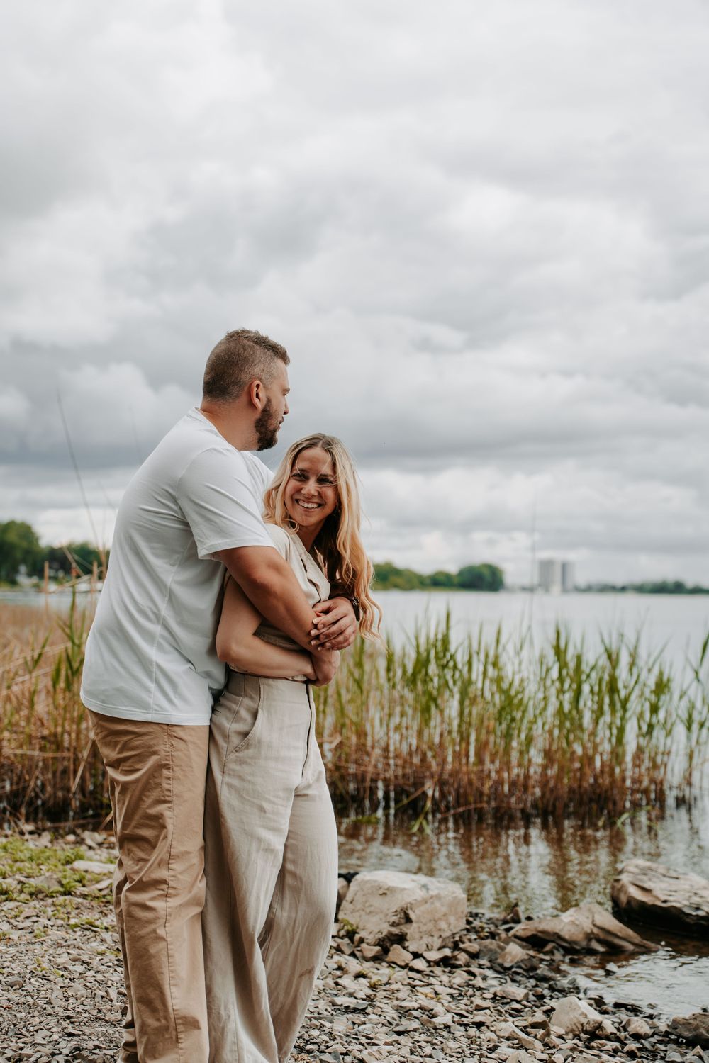 Couple photographié au Parc-nature de la Pointe-aux-Prairies