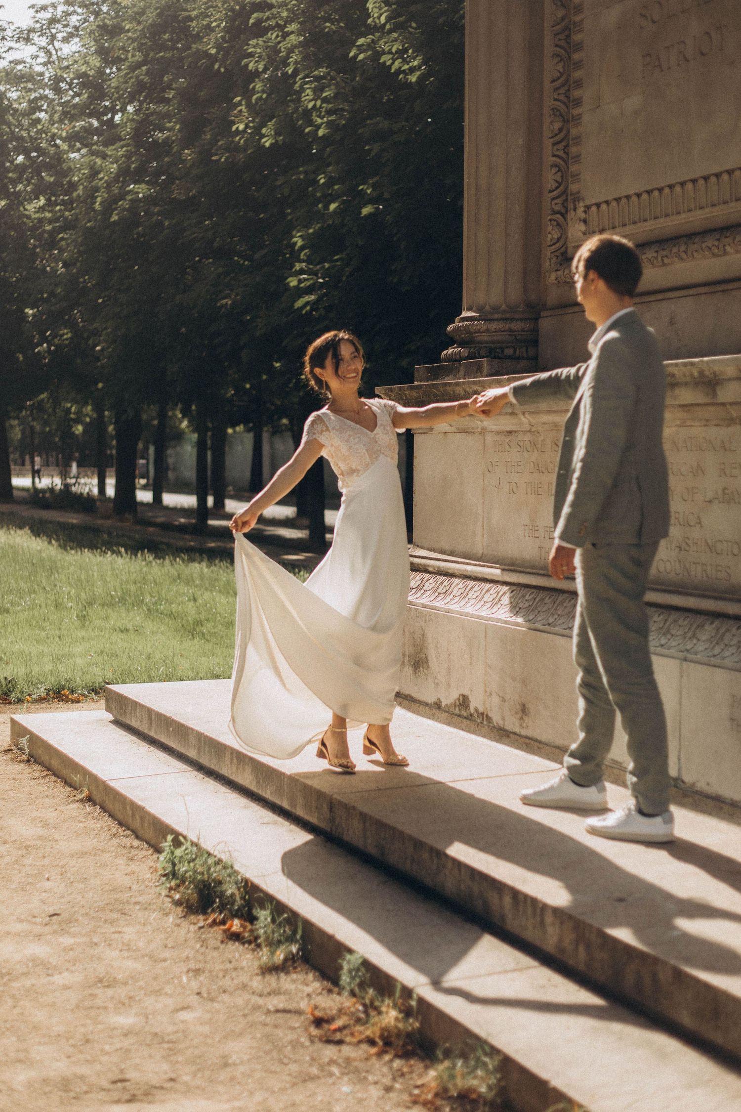 Wedding photoshoot at Pont Alexandre III Paris - Léa Charra