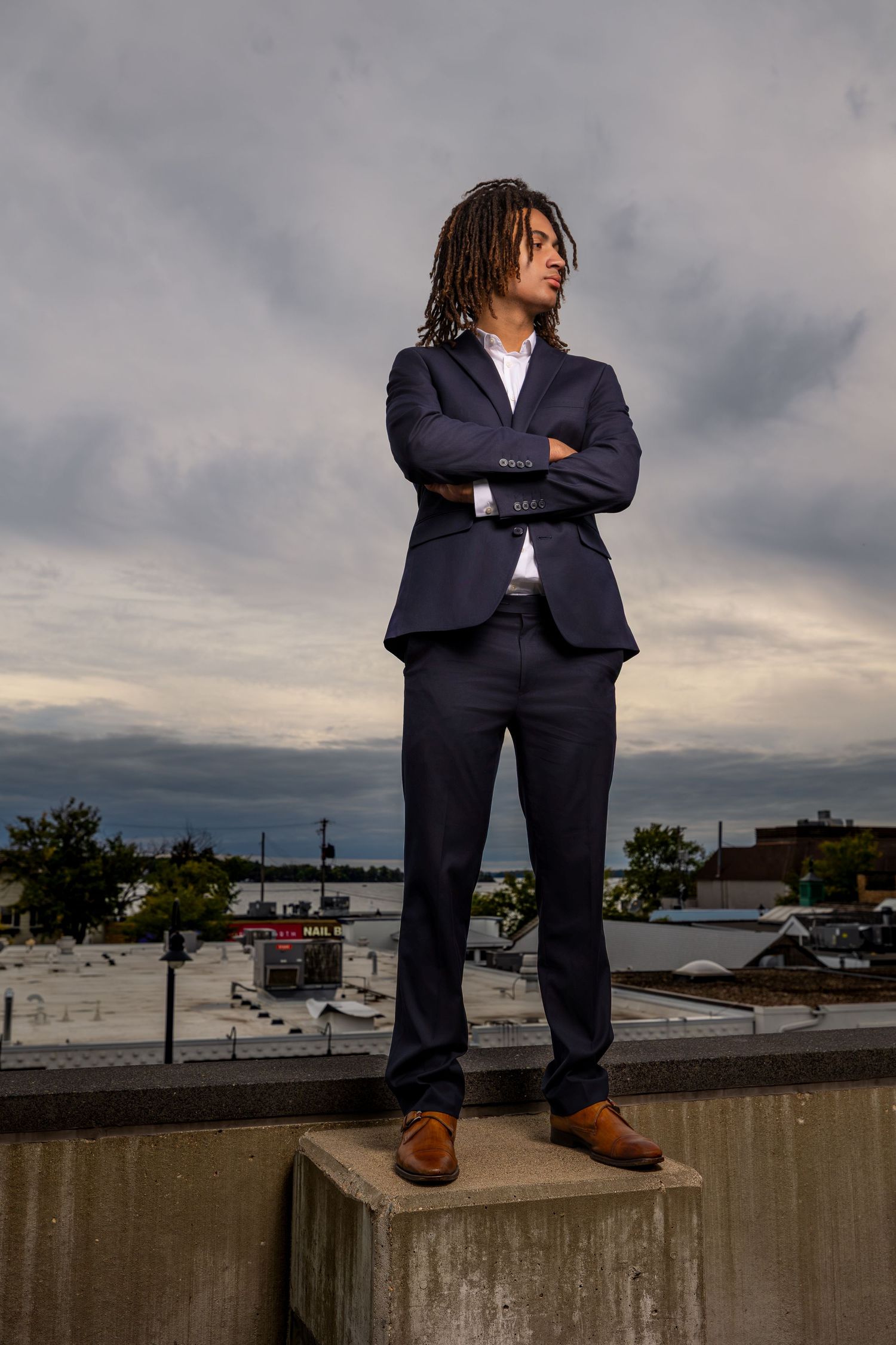Minnesota urban senior photo guy, rooftop, unique pictures