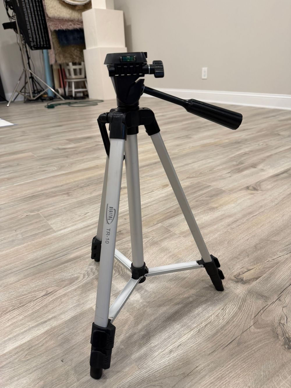 Brand new tripod in bag. Already have one