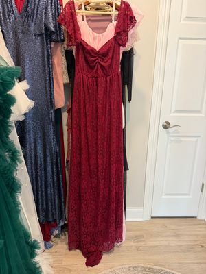 Maternity dress, brand new, small train in back and all lace  Size XXL