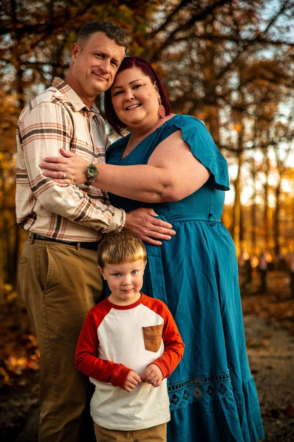 Family poses for seasonal fall photos in Lima, Ohio