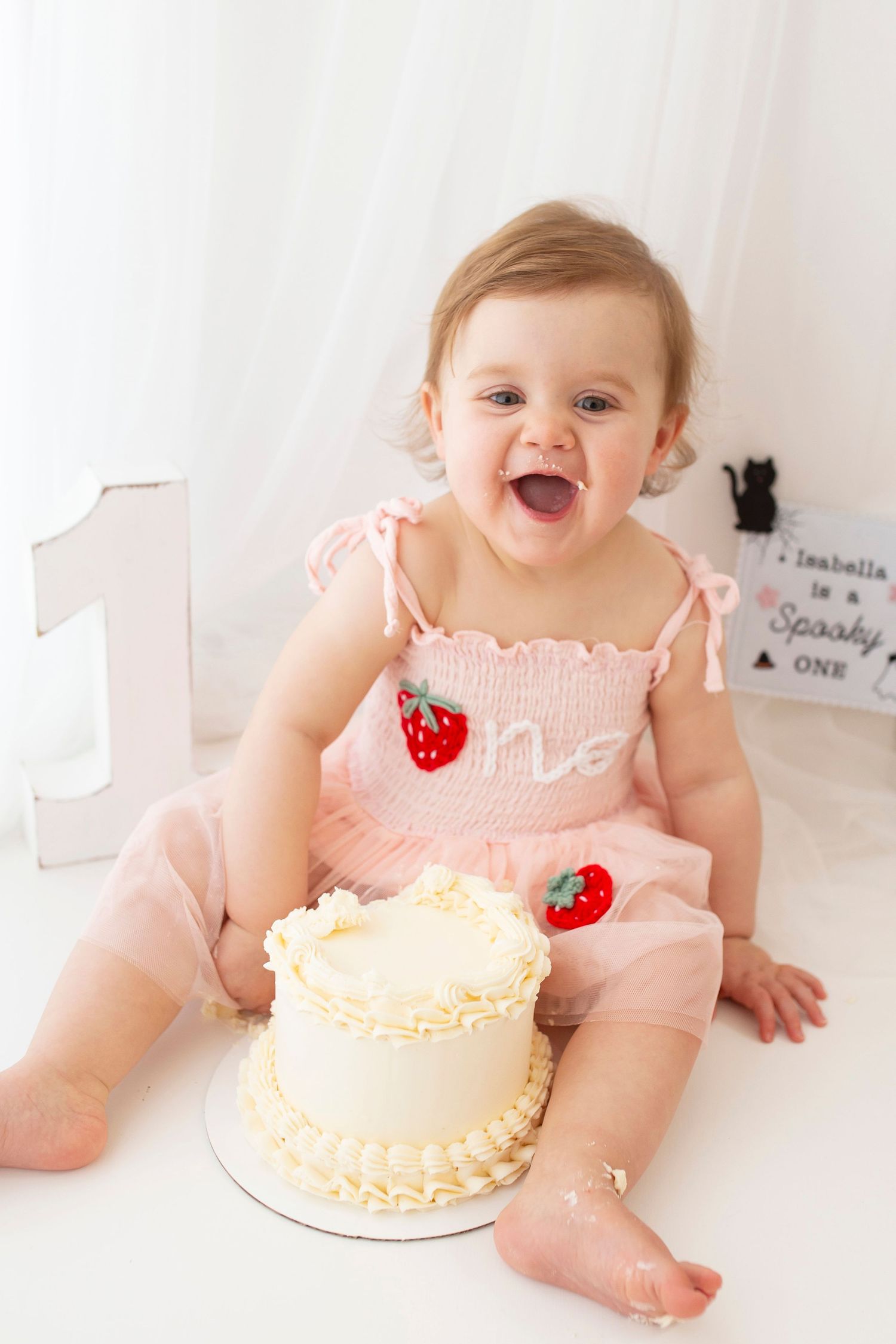 first birthday cake smash photoshoot by little wonderland photography widnes cheshire