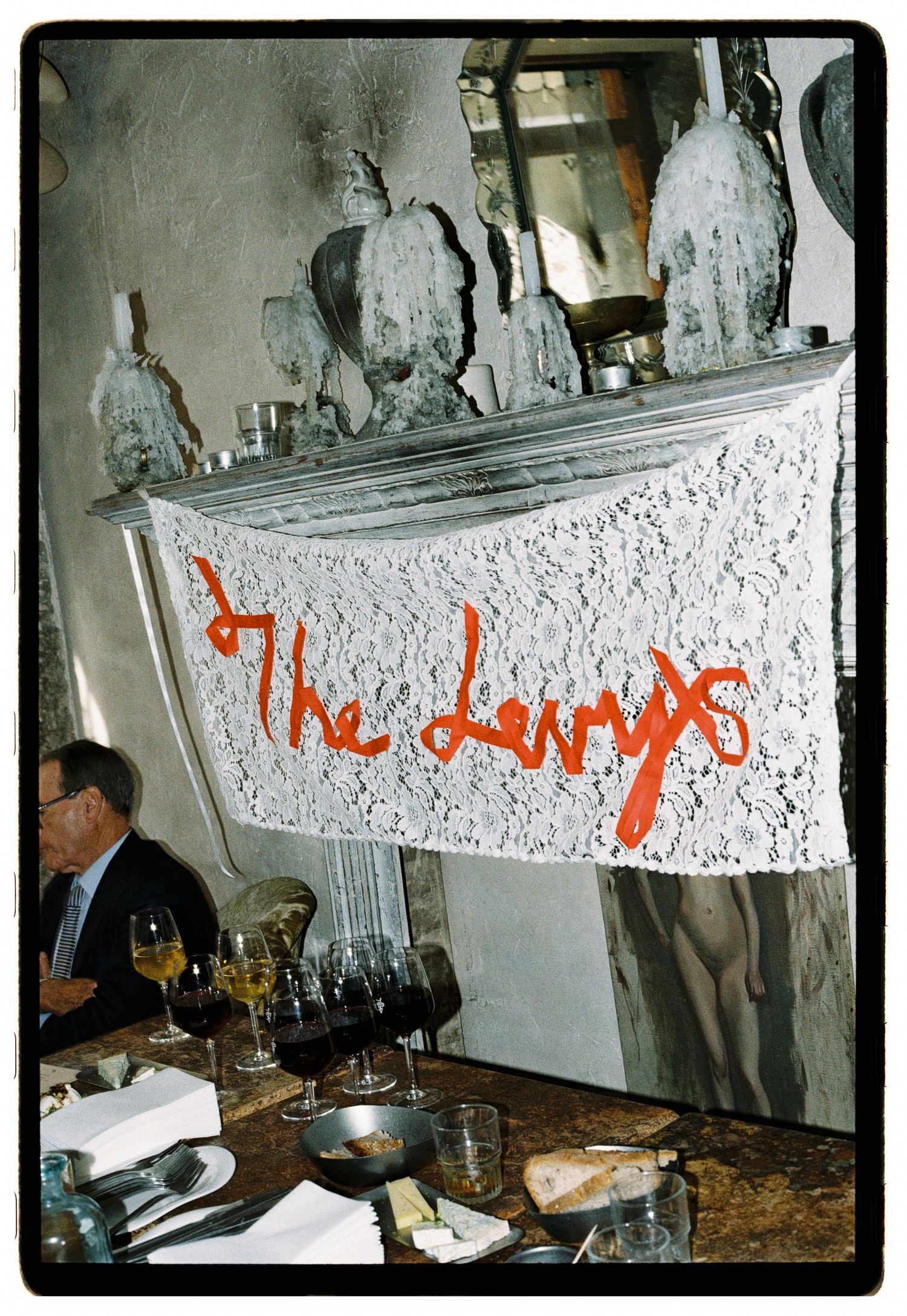 paris cocktail bar wedding, paris flash photography, film flash, paris film photographer, paris editorial photographer, paris rojo