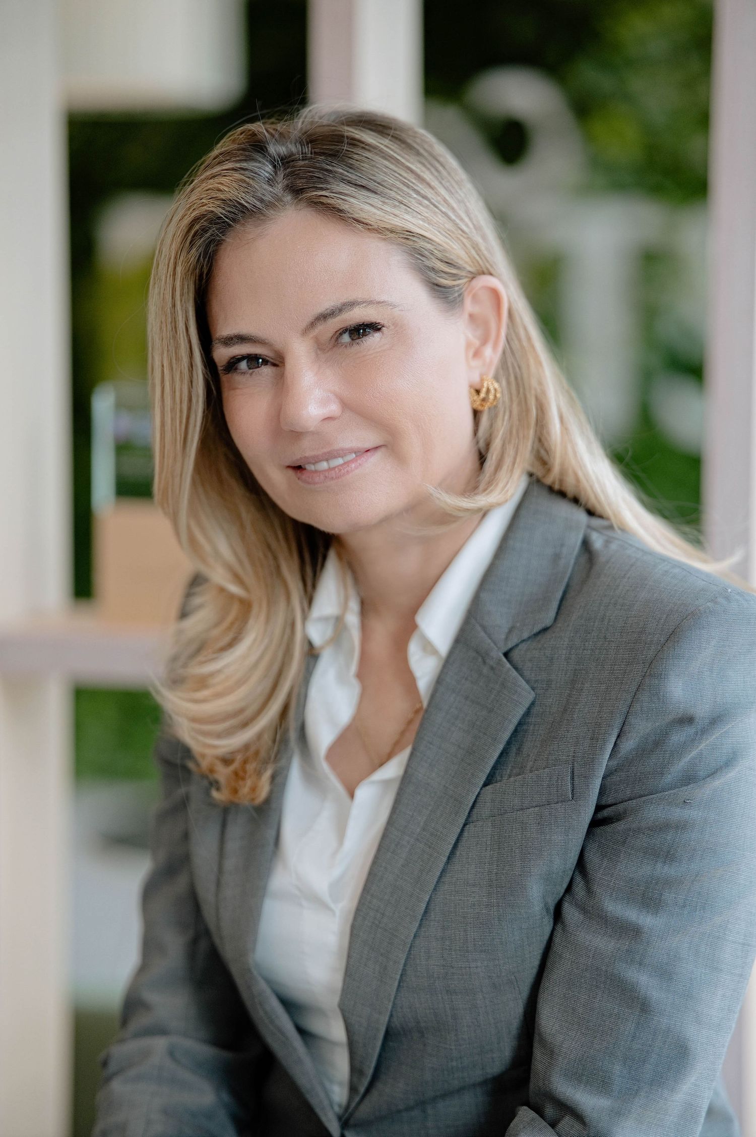 Retrato corporativo de una mujer empresaria