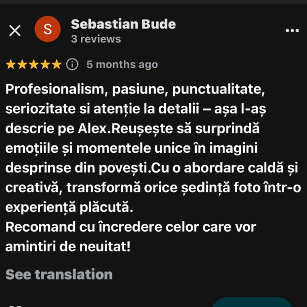 A social media review interface showing star ratings and comments in Romanian language.