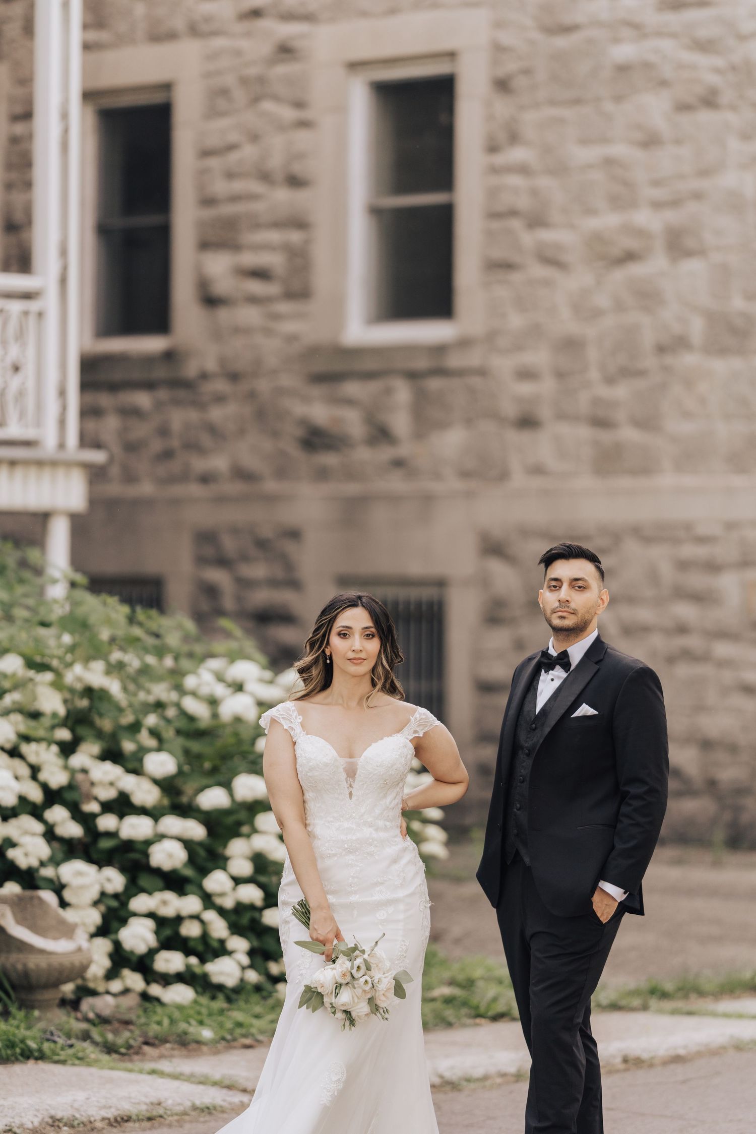 Mariage élégant à l’Île-Perrot photographié dans un style éditorial, lumineux et intemporel.