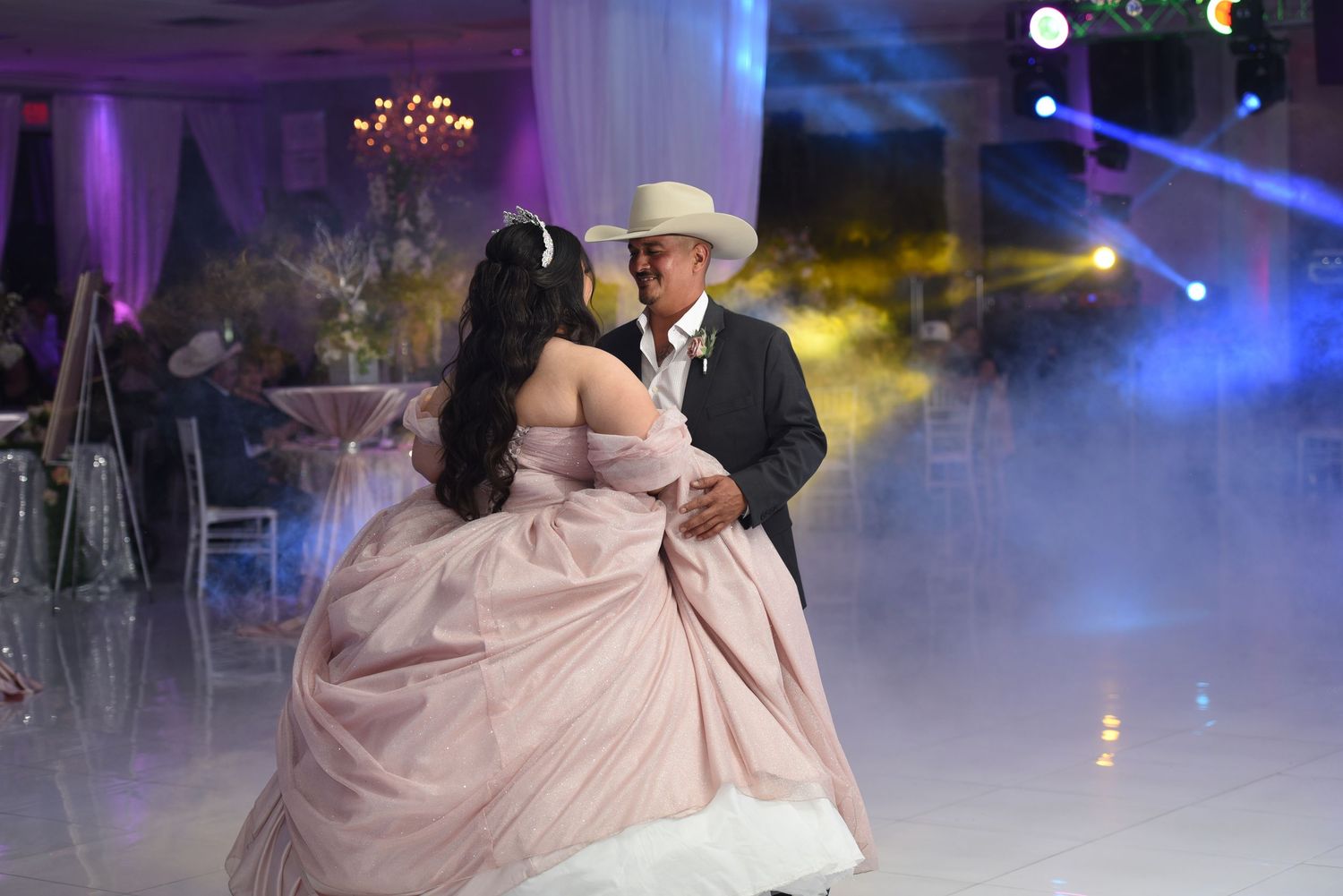 Open invite Quince venue entrance filled with guests showing RSVP planning, guest count management and venue occupancy awareness today