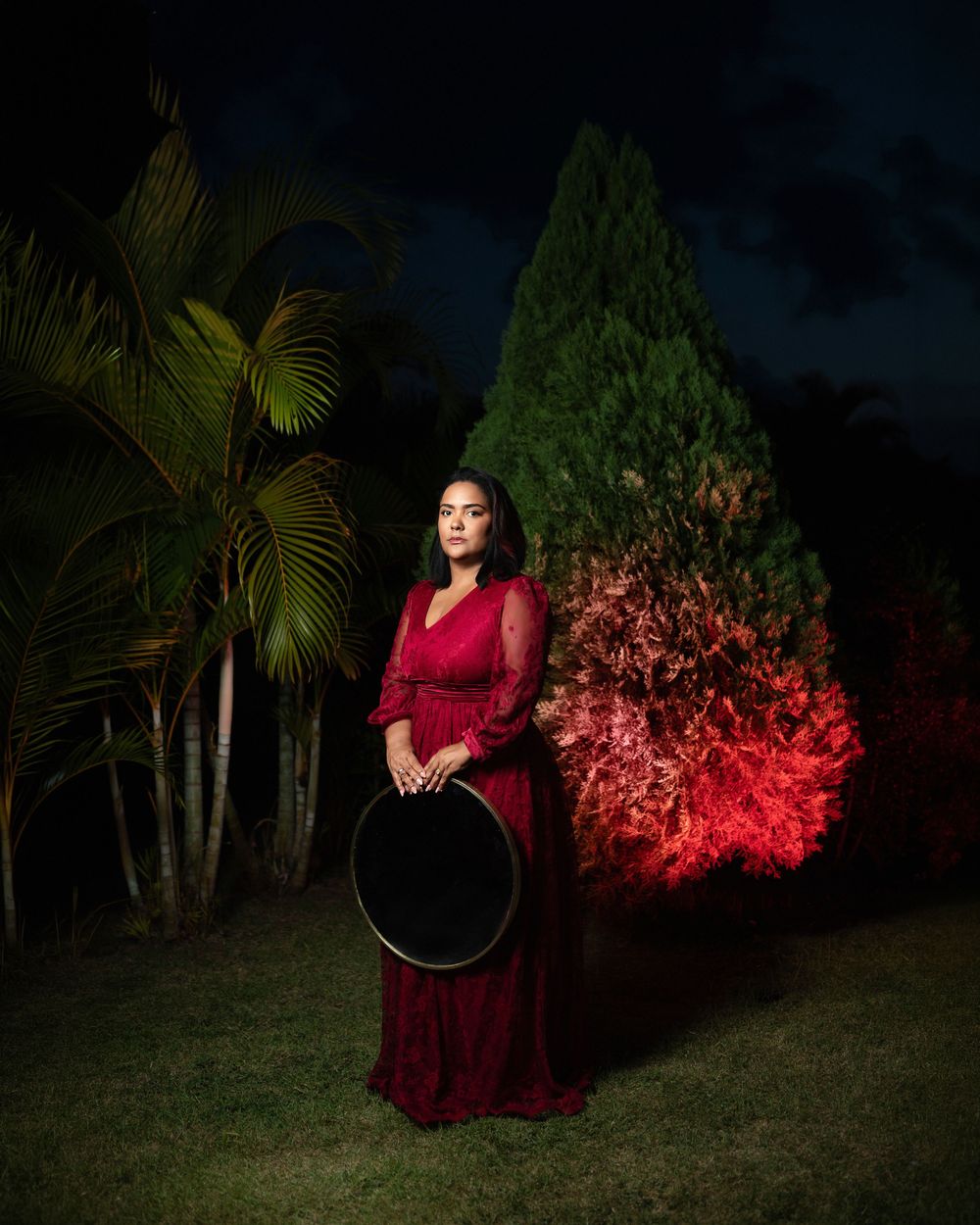 Sesion de fotos bosque vestido rojo de noche República Dominicana