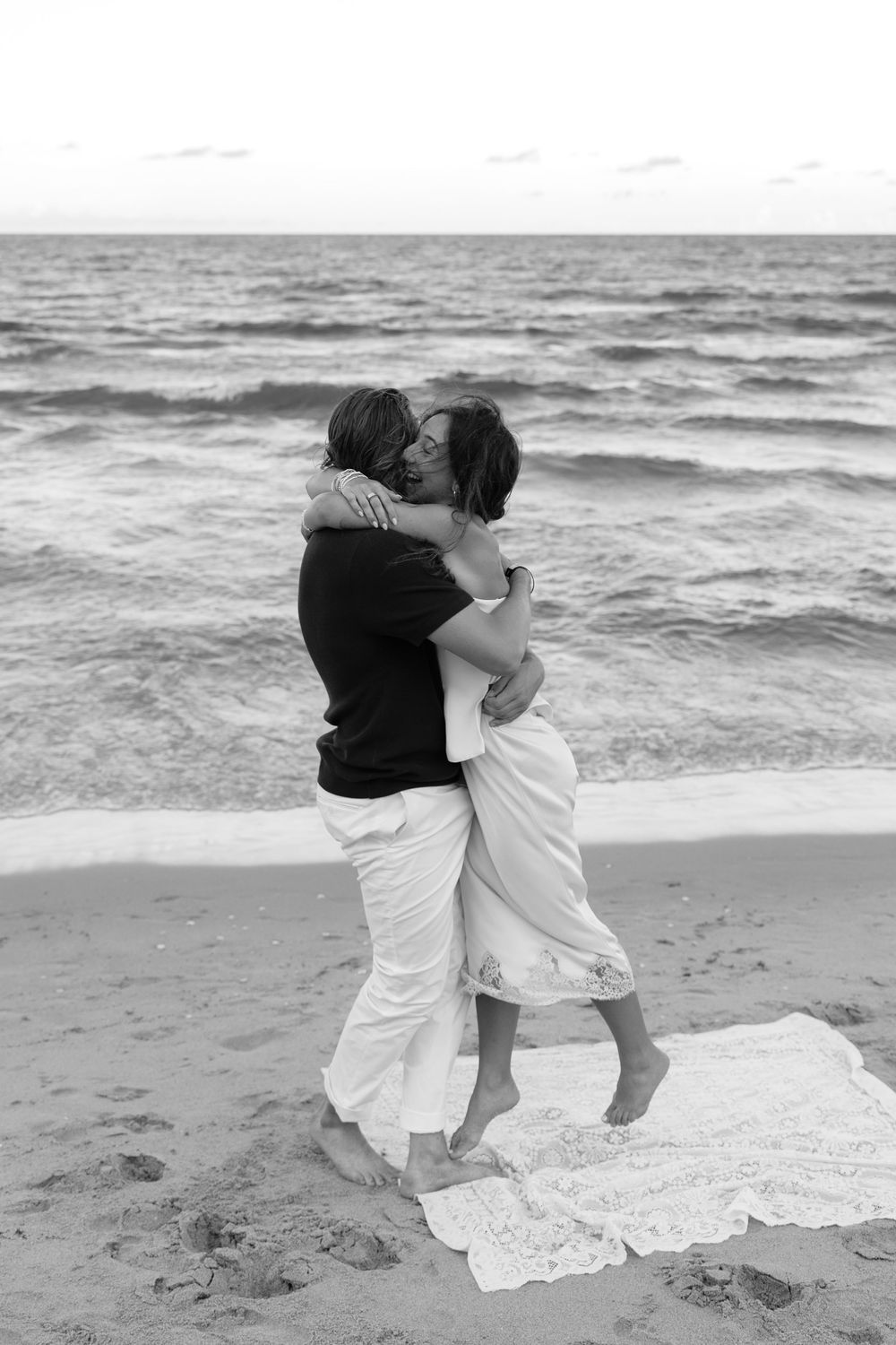 Beach surprise proposal in Florida. Jacksonville Proposal Photographer, Jacksonville Beach Proposal Photographer - Lindsay McDow Photography