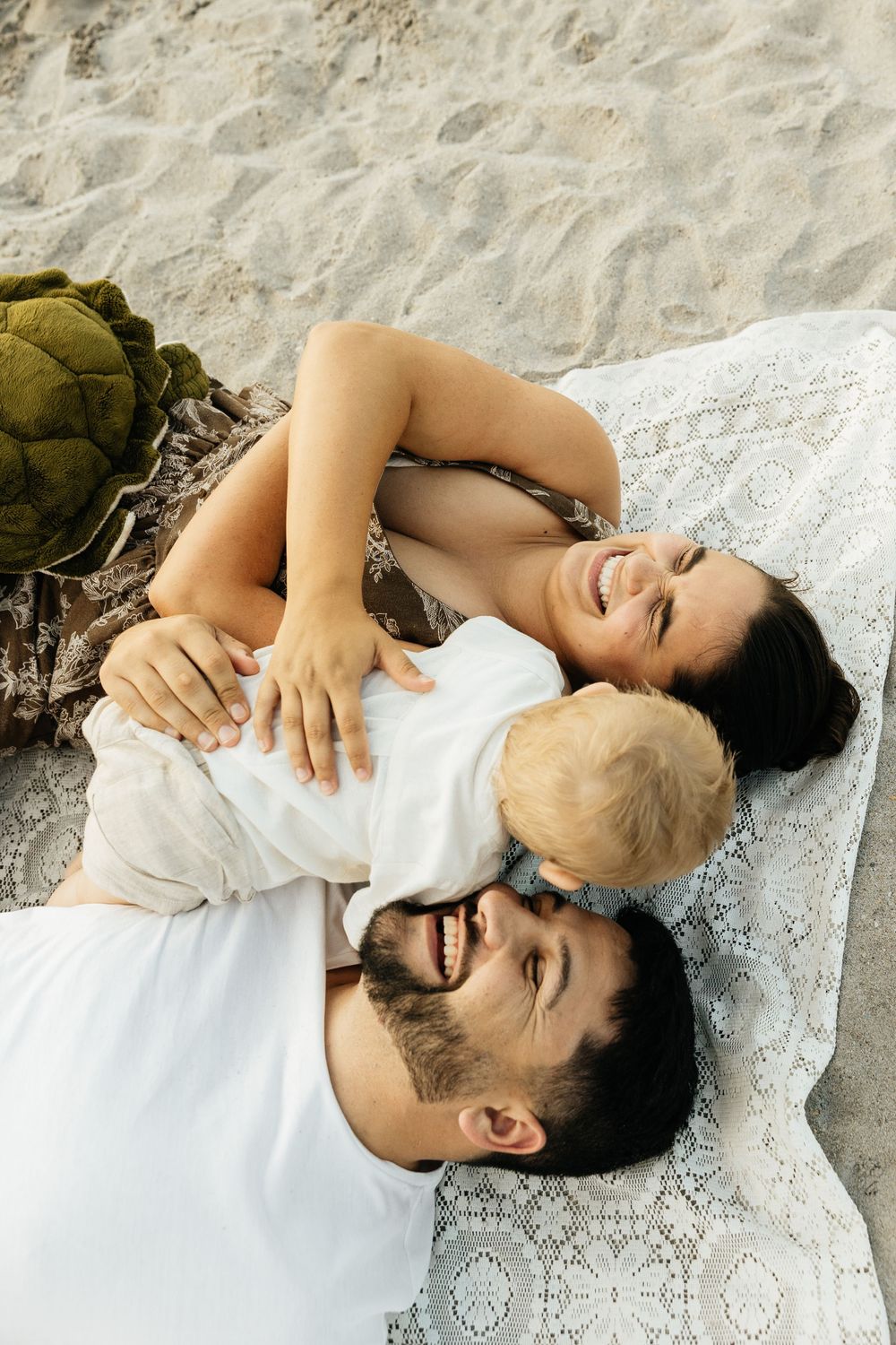 Playful Jacksonville Beach family photos. Jacksonville Family Photographer, Duval County Family Photographer  - Lindsay McDow Photography