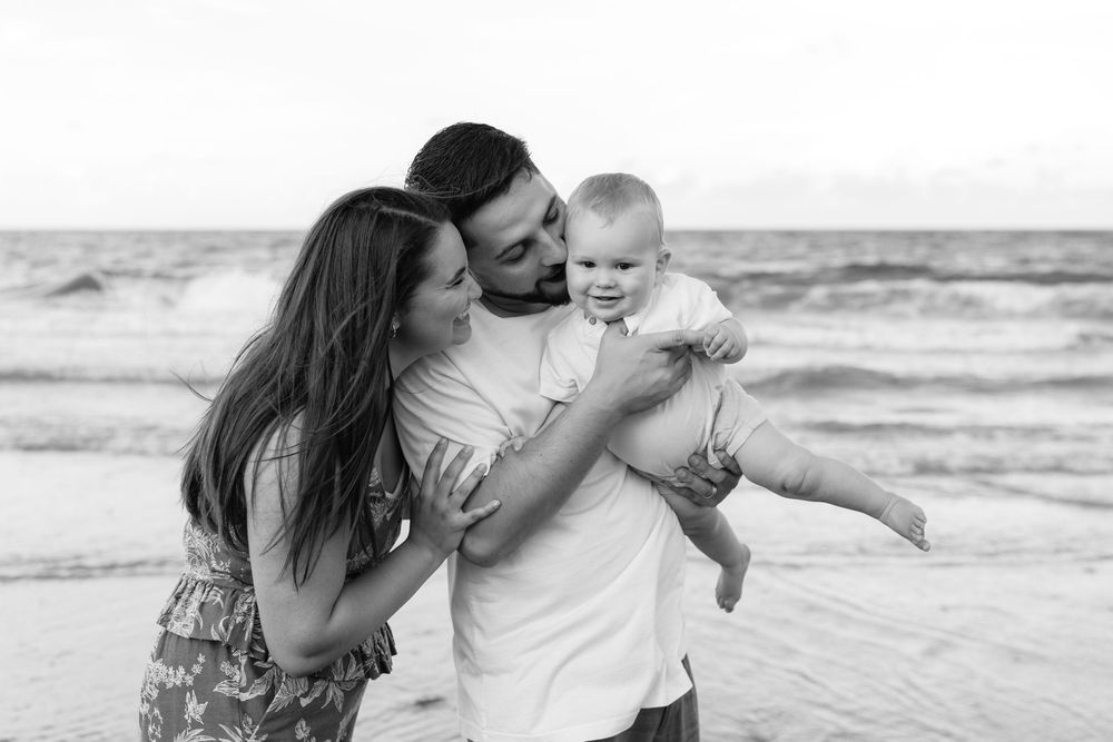 Playful Jacksonville Beach family photos. Jacksonville Family Photographer, Duval County Family Photographer  - Lindsay McDow Photography