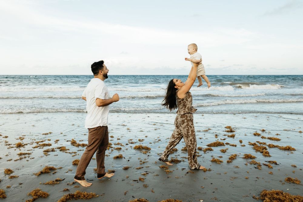 Playful Jacksonville Beach family photos. Jacksonville Family Photographer, Duval County Family Photographer  - Lindsay McDow Photography