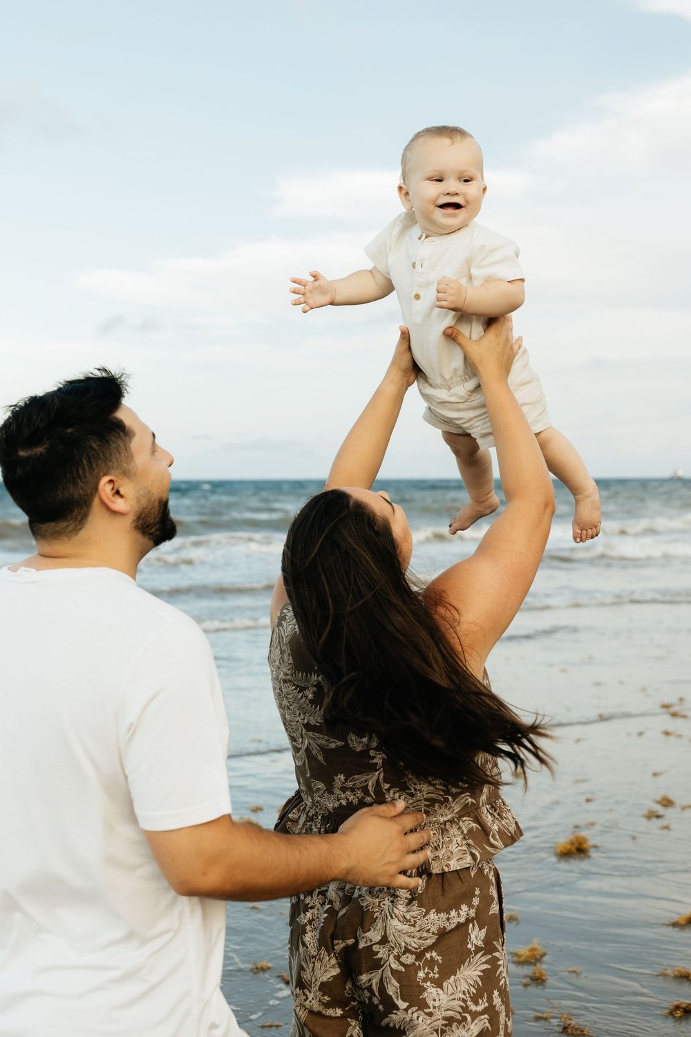 Playful Jacksonville Beach family photos. Jacksonville Family Photographer, Duval County Family Photographer  - Lindsay McDow Photography