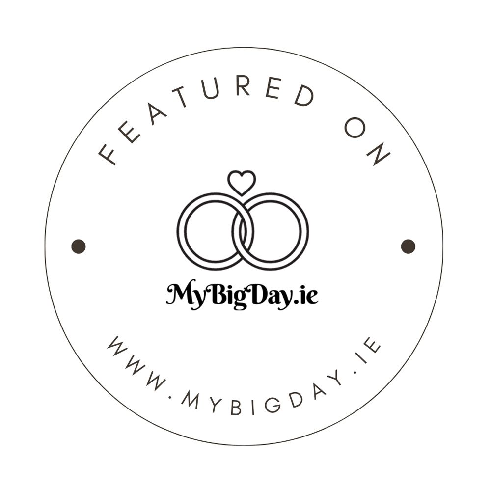 Circular Wedding Expert badge for WeddingsOnline.ie, featuring elegant typography on a white background.