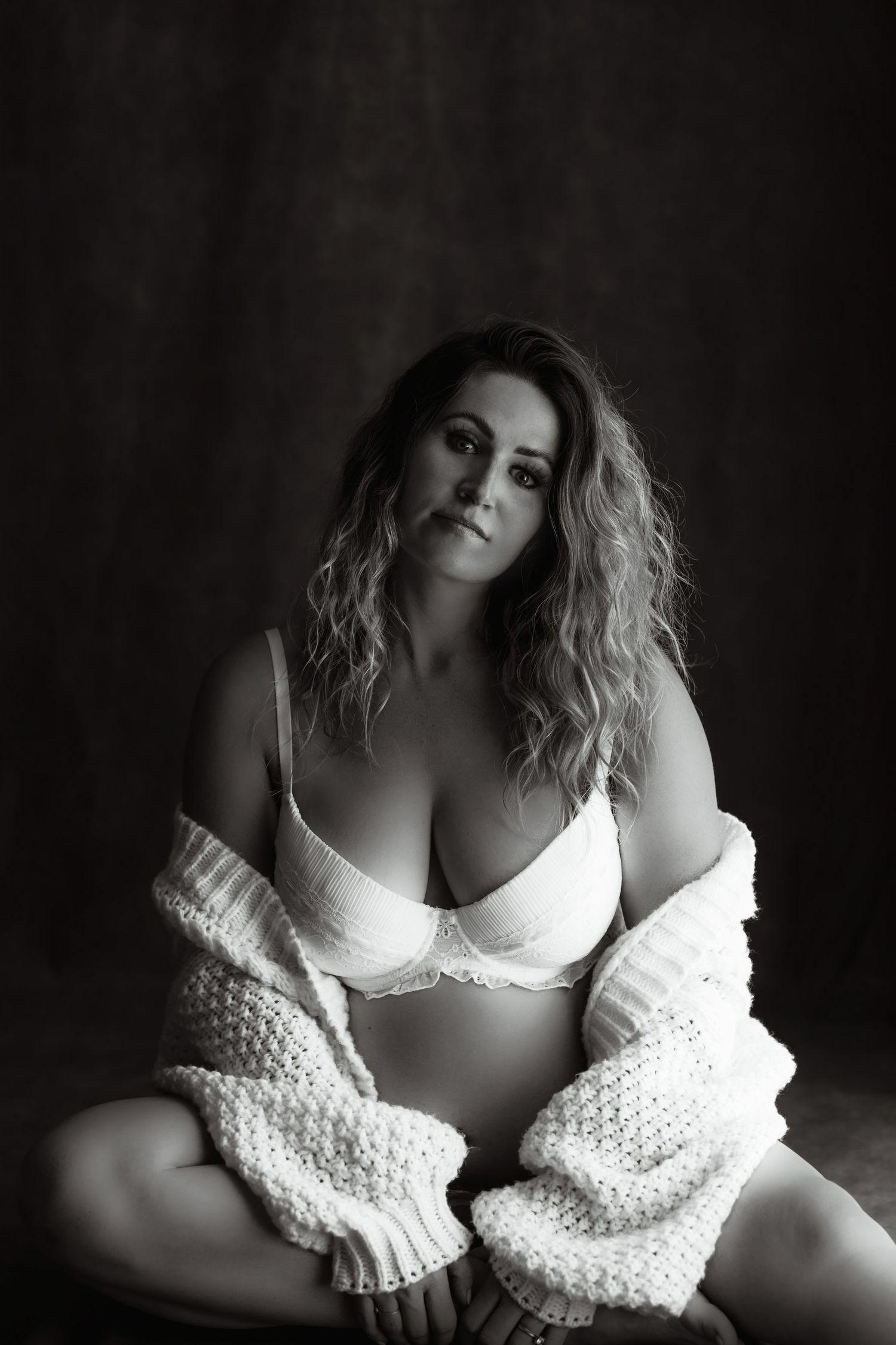 Maternity-portrait-studio-natural-light-jervis-bay-nsw-claire-frances-photography