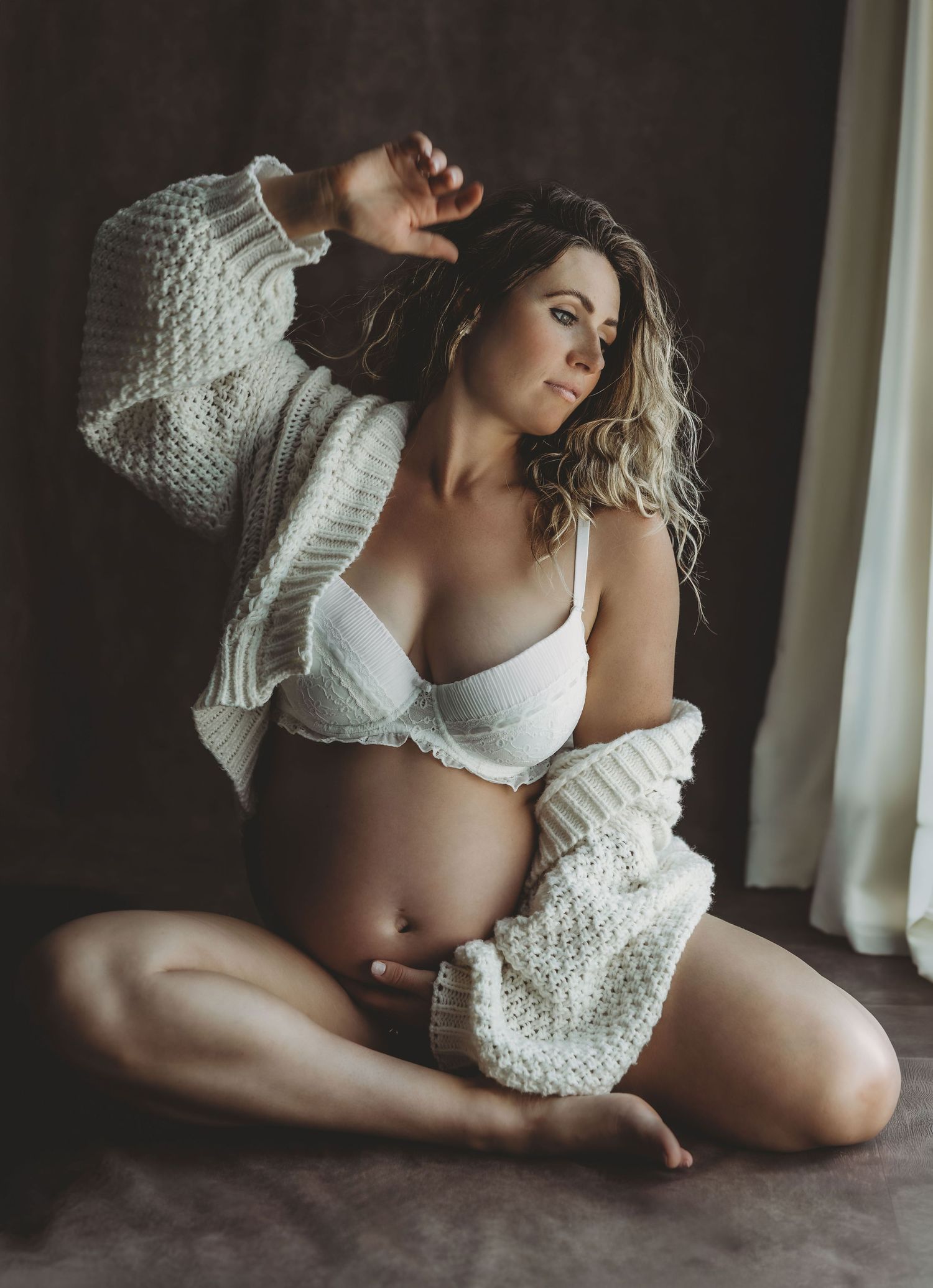 Maternity-portrait-studio-natural-light-jervis-bay-nsw-claire-frances-photography