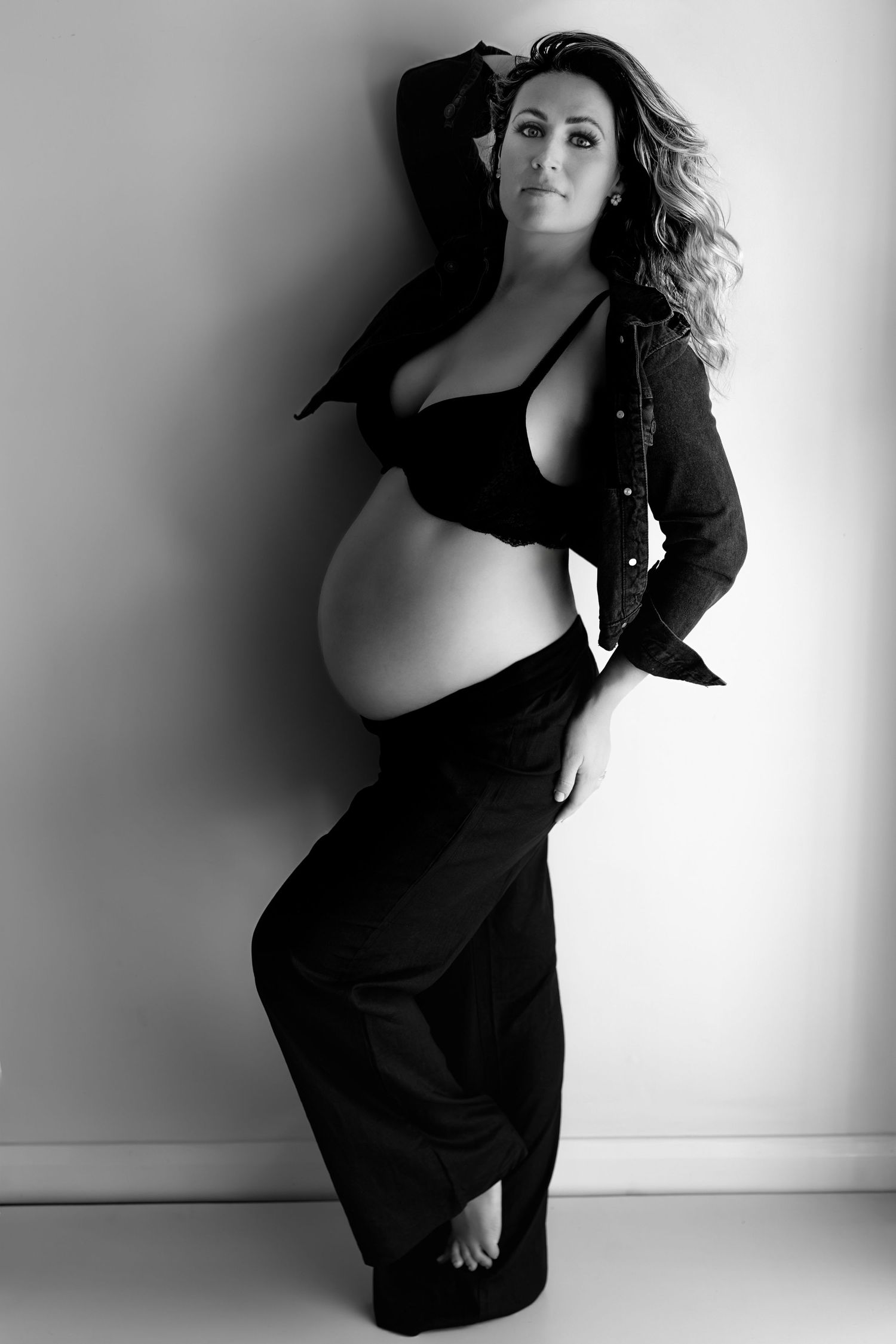 Maternity-portrait-studio-natural-light-jervis-bay-nsw-claire-frances-photography