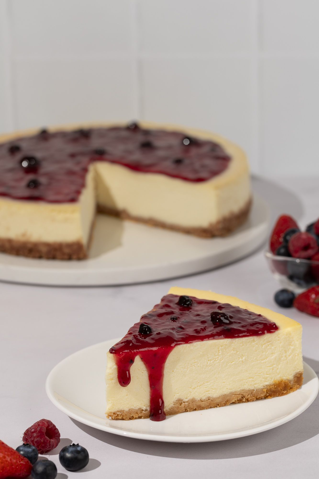 Cheesecake con salsa de frutos rojos - Laura Ordonez Fotos