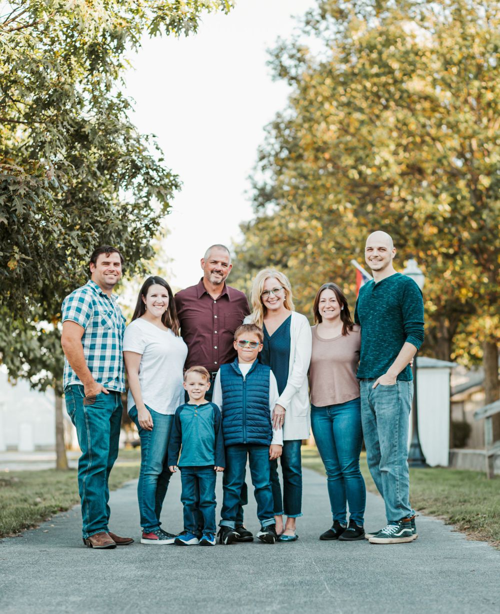 Extended family session in the fall.